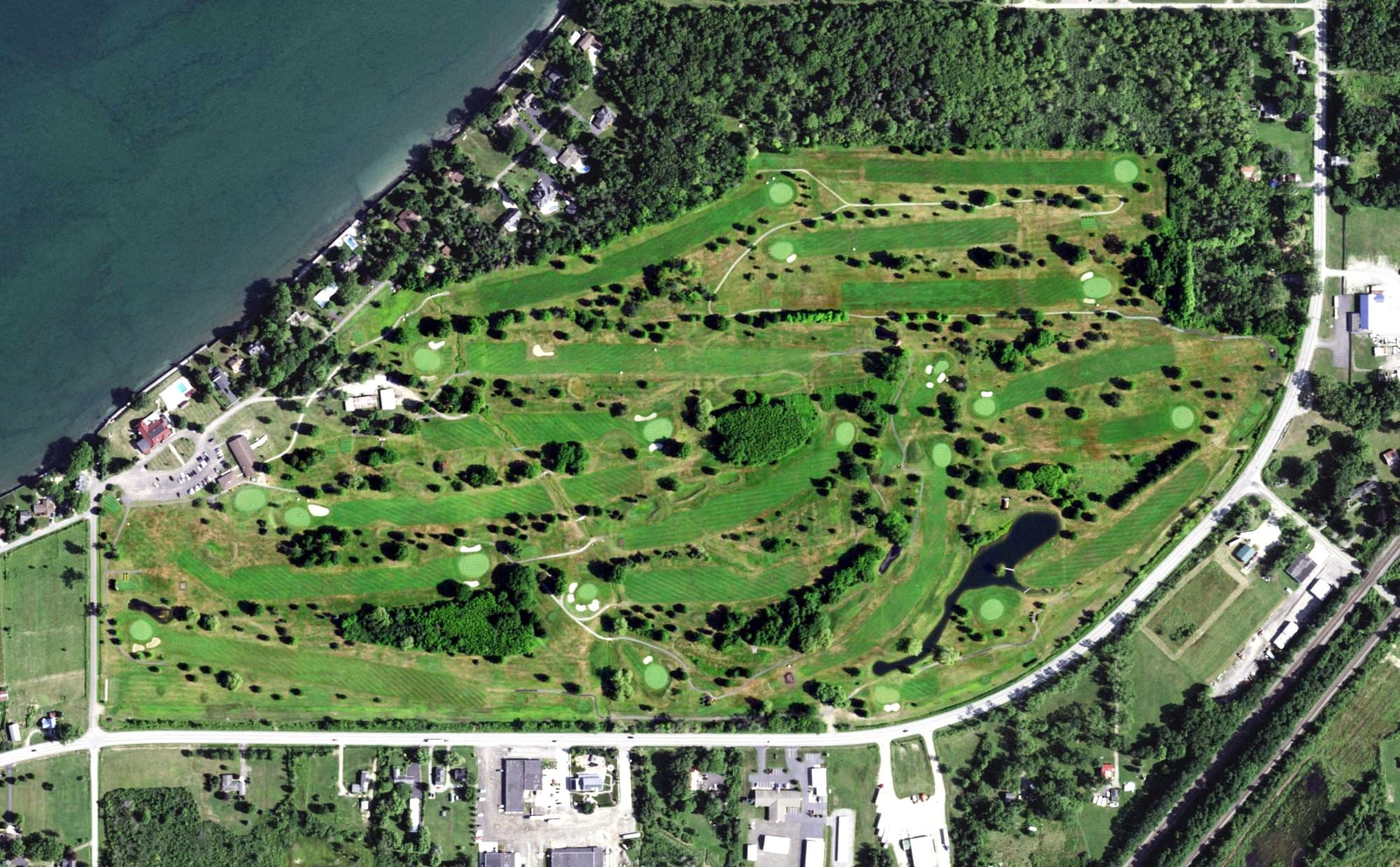 Aerial view of Shorewood Country Club, NY, with its hole routing marked