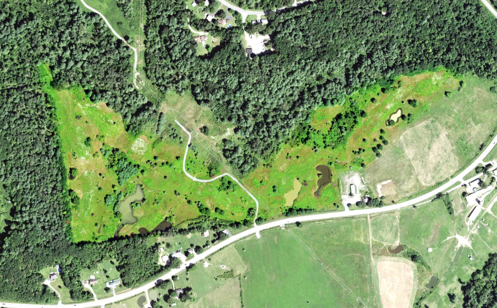 Aerial view of Tee-Bird Country Club - South, NY, with its hole routing marked