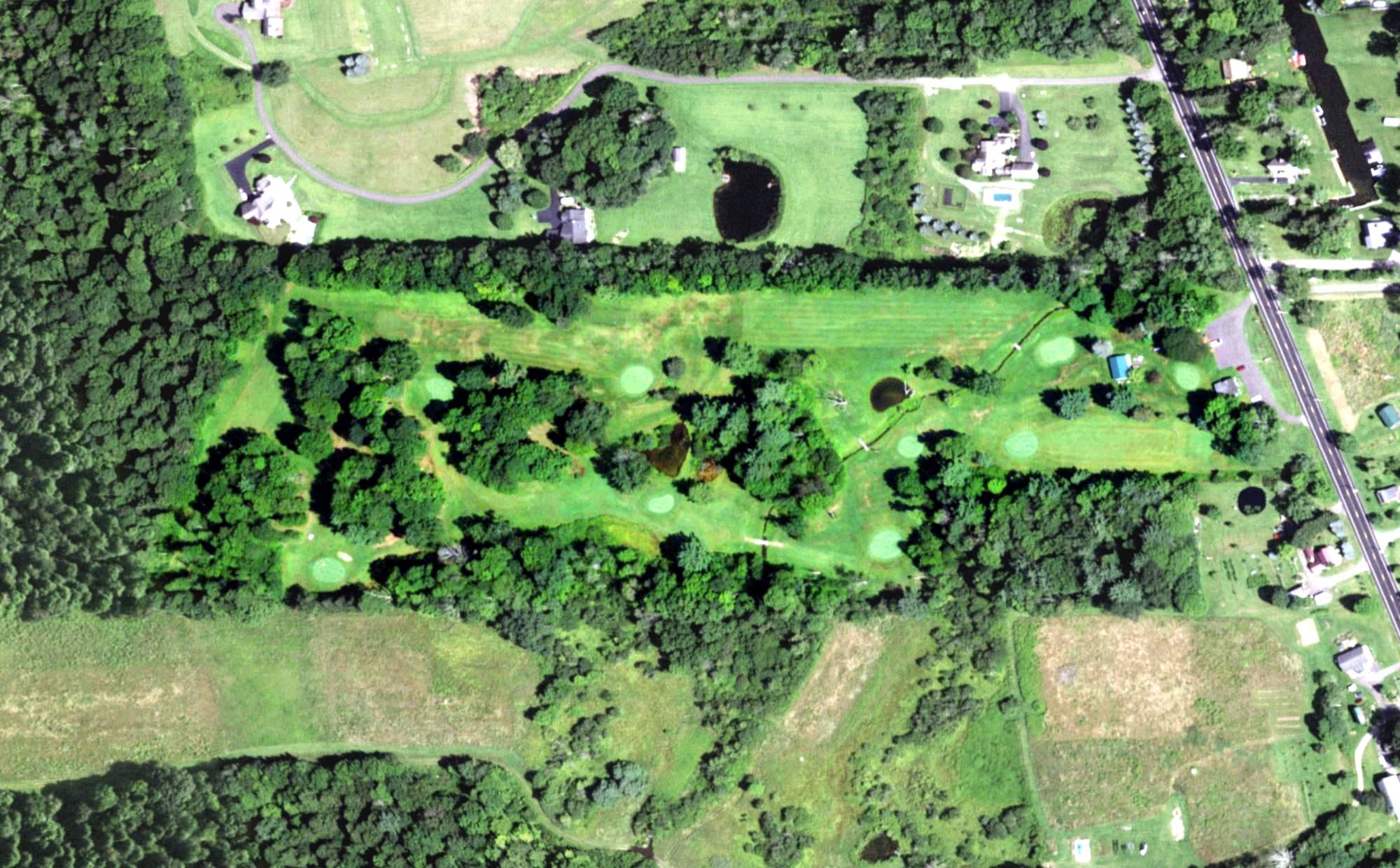 Aerial view of Willow Run Golf Course, NY, with its hole routing marked