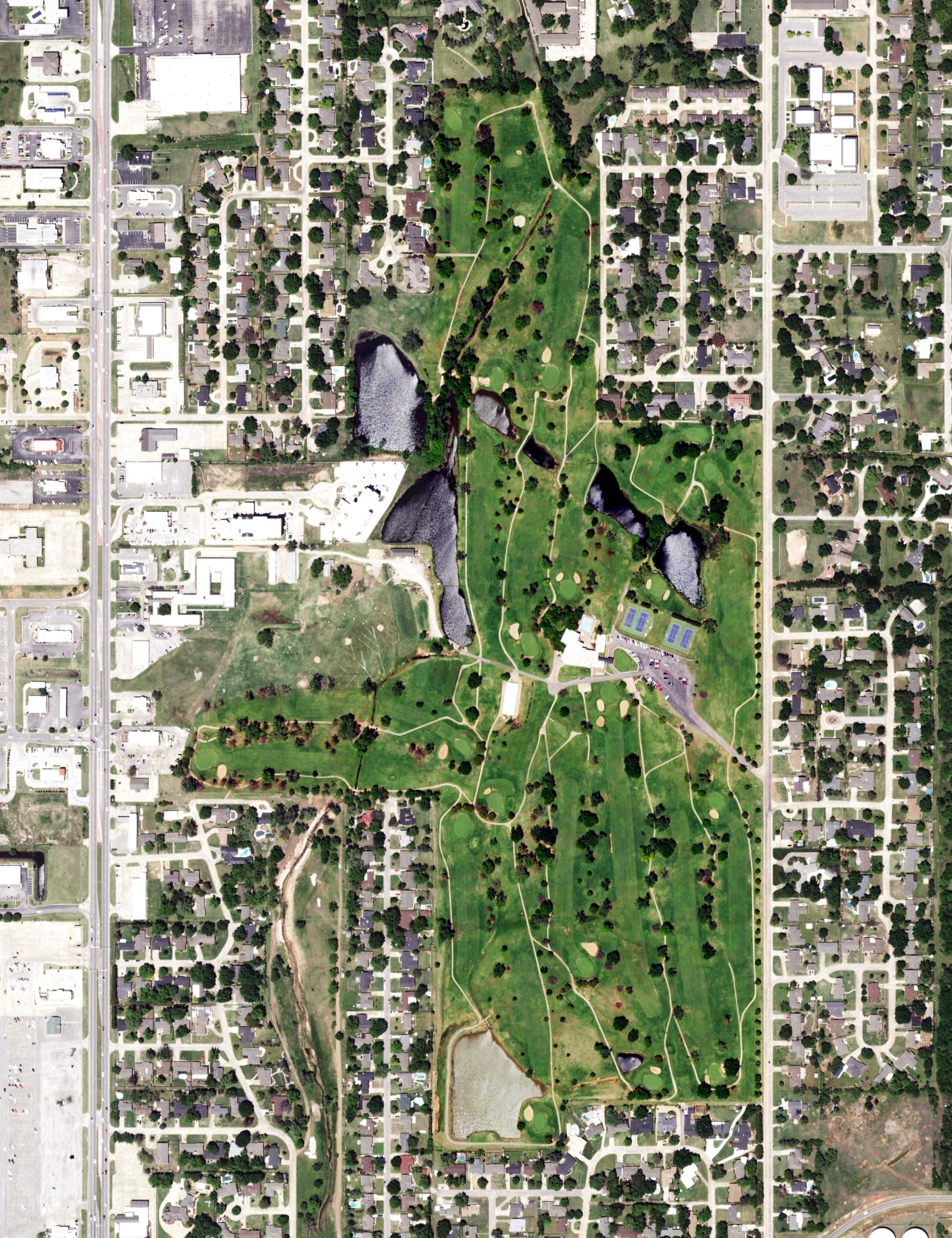 Aerial view of Duncan Golf and Tennis Club, OK, with its hole routing marked