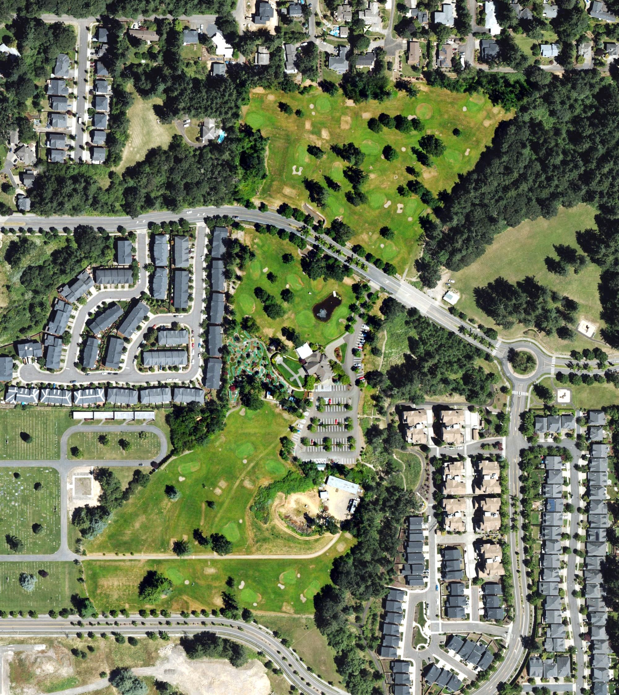 Aerial view of Eagle Landing Golf Course, OR, with its hole routing marked