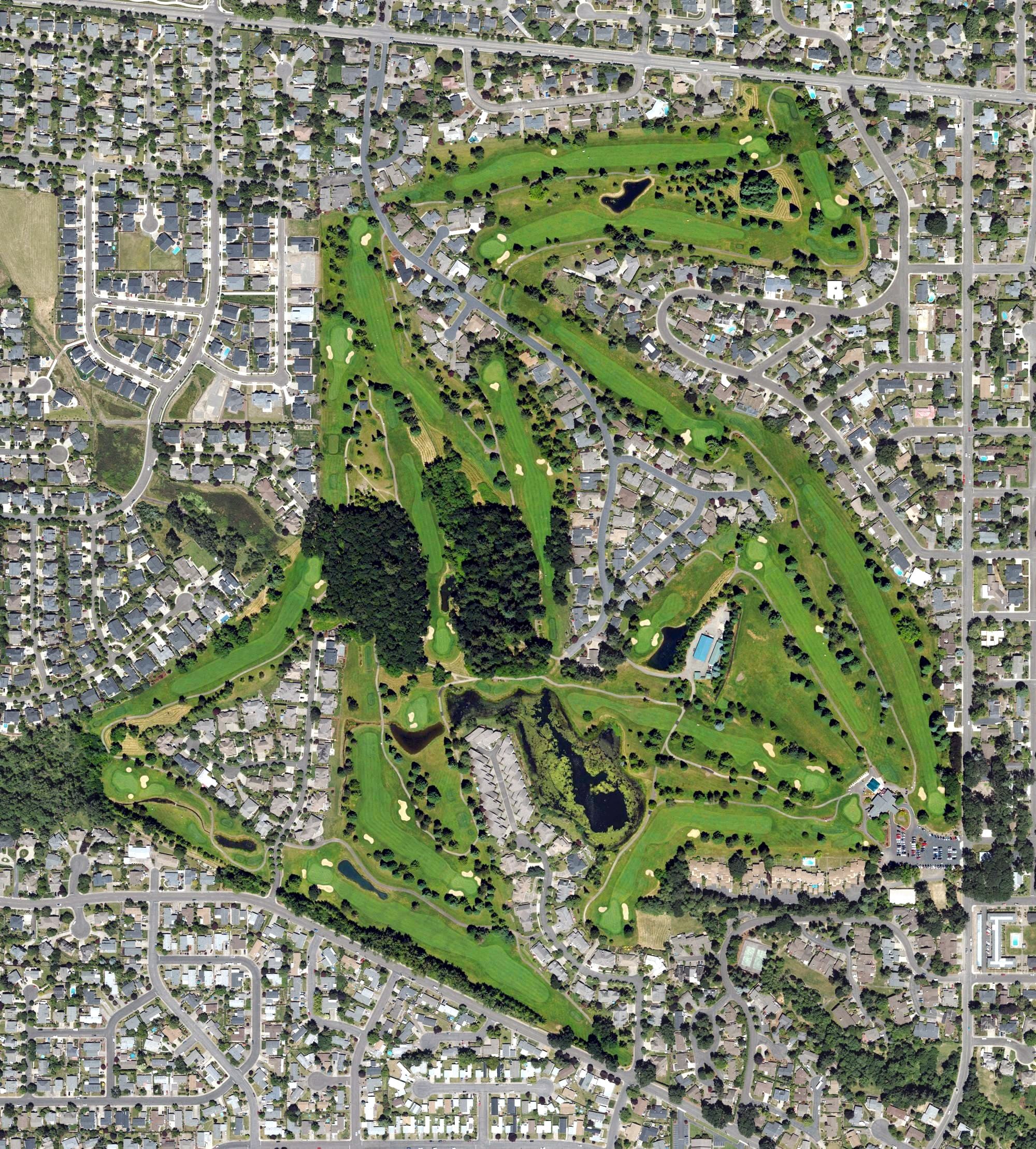 Aerial view of Michelbook Country Club, OR, with its hole routing marked
