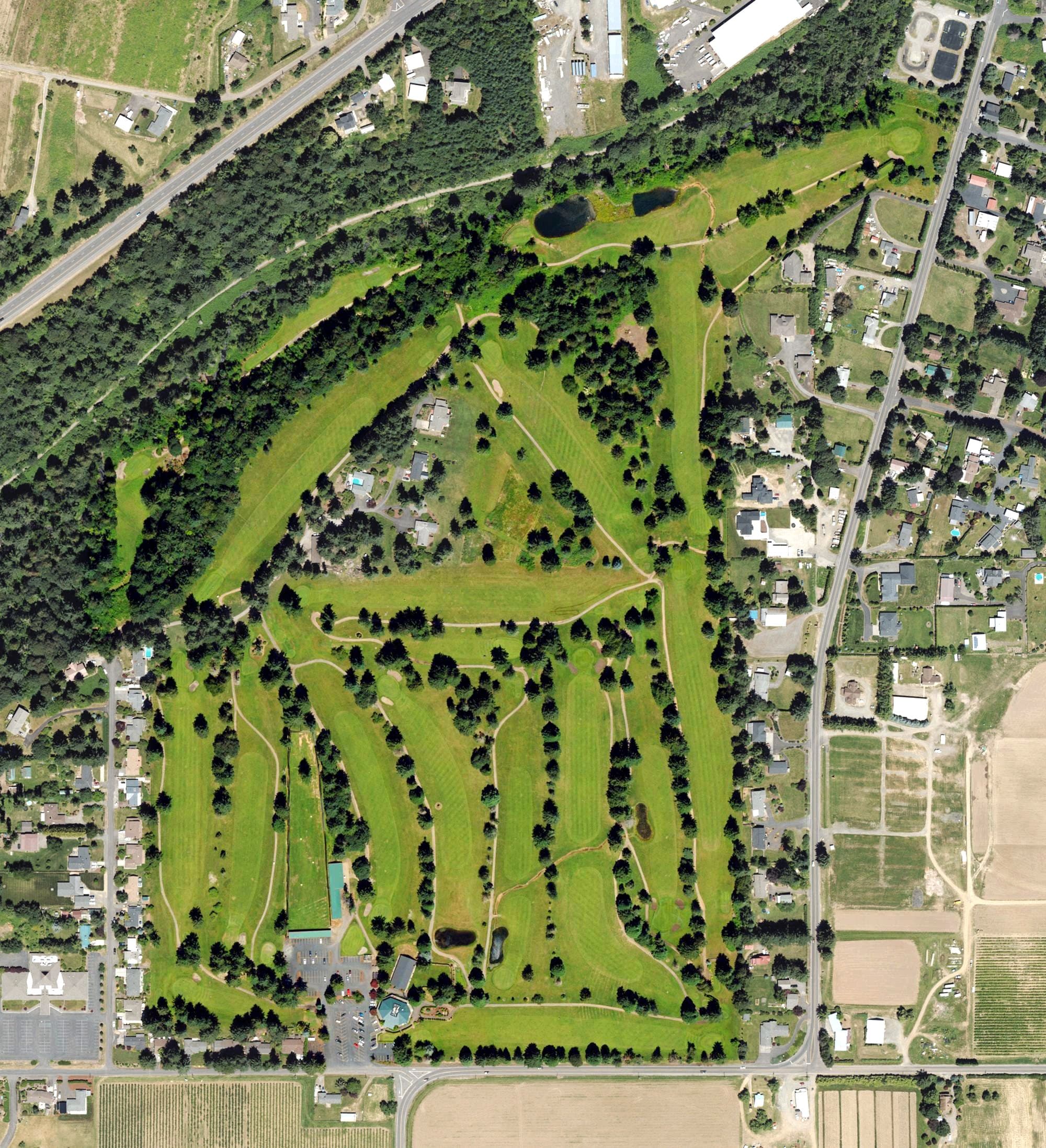 Aerial view of Mountain View Golf Course, OR, with its hole routing marked