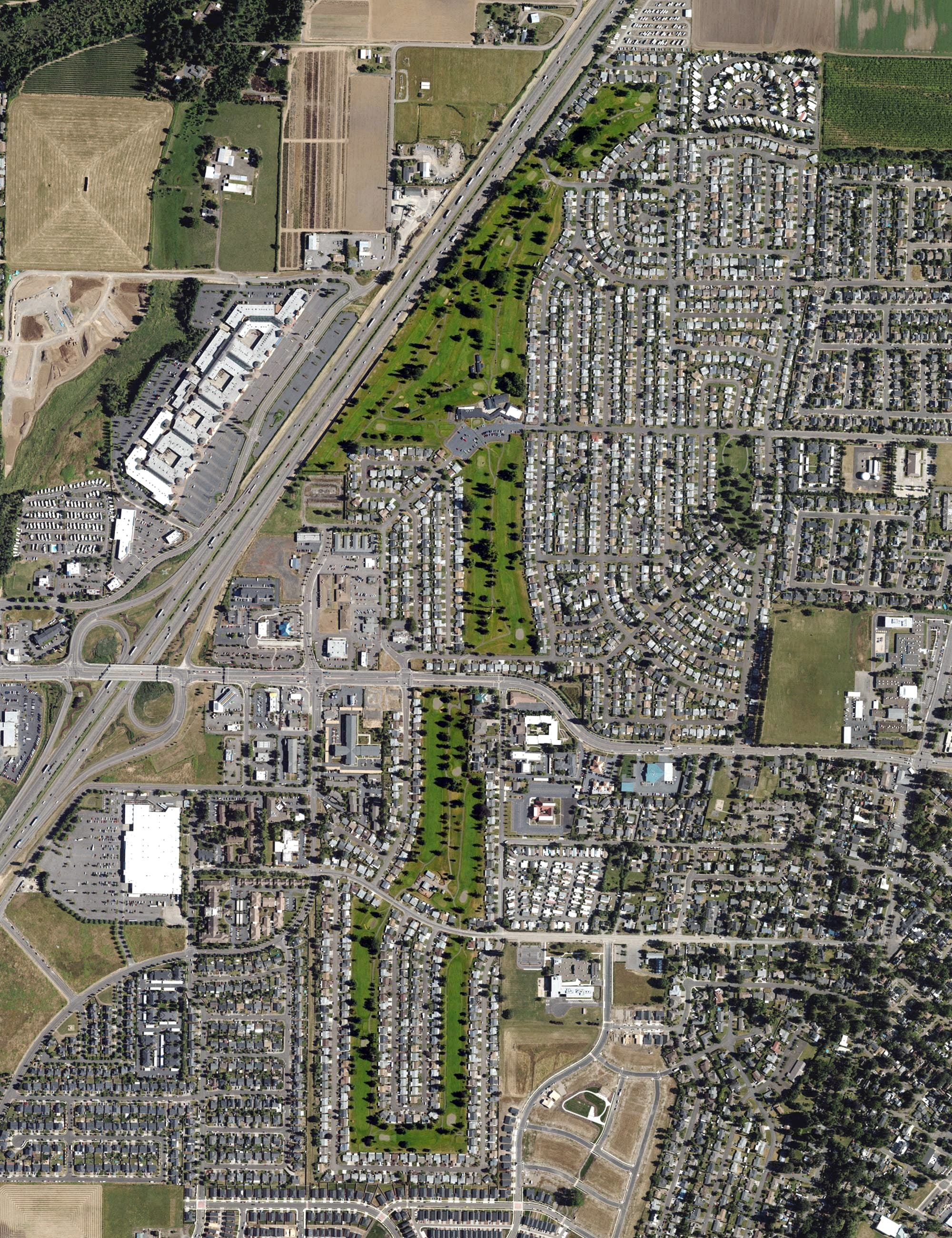 Aerial view of Woodburn Golf Course, OR, with its hole routing marked