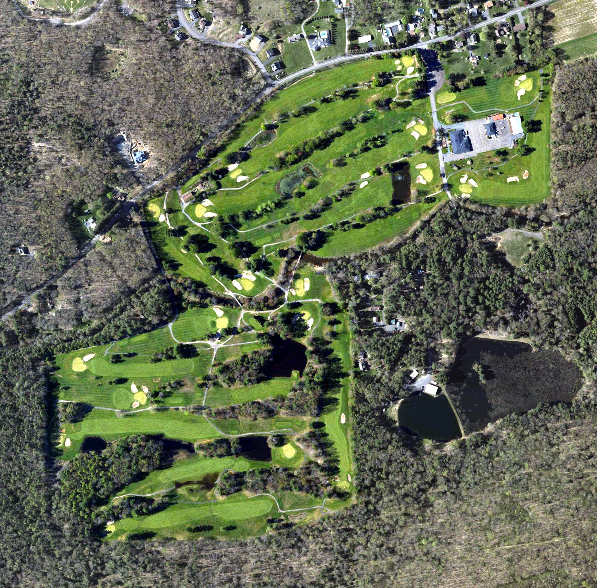 Aerial view of Edgewood in the Pines, PA, with its hole routing marked