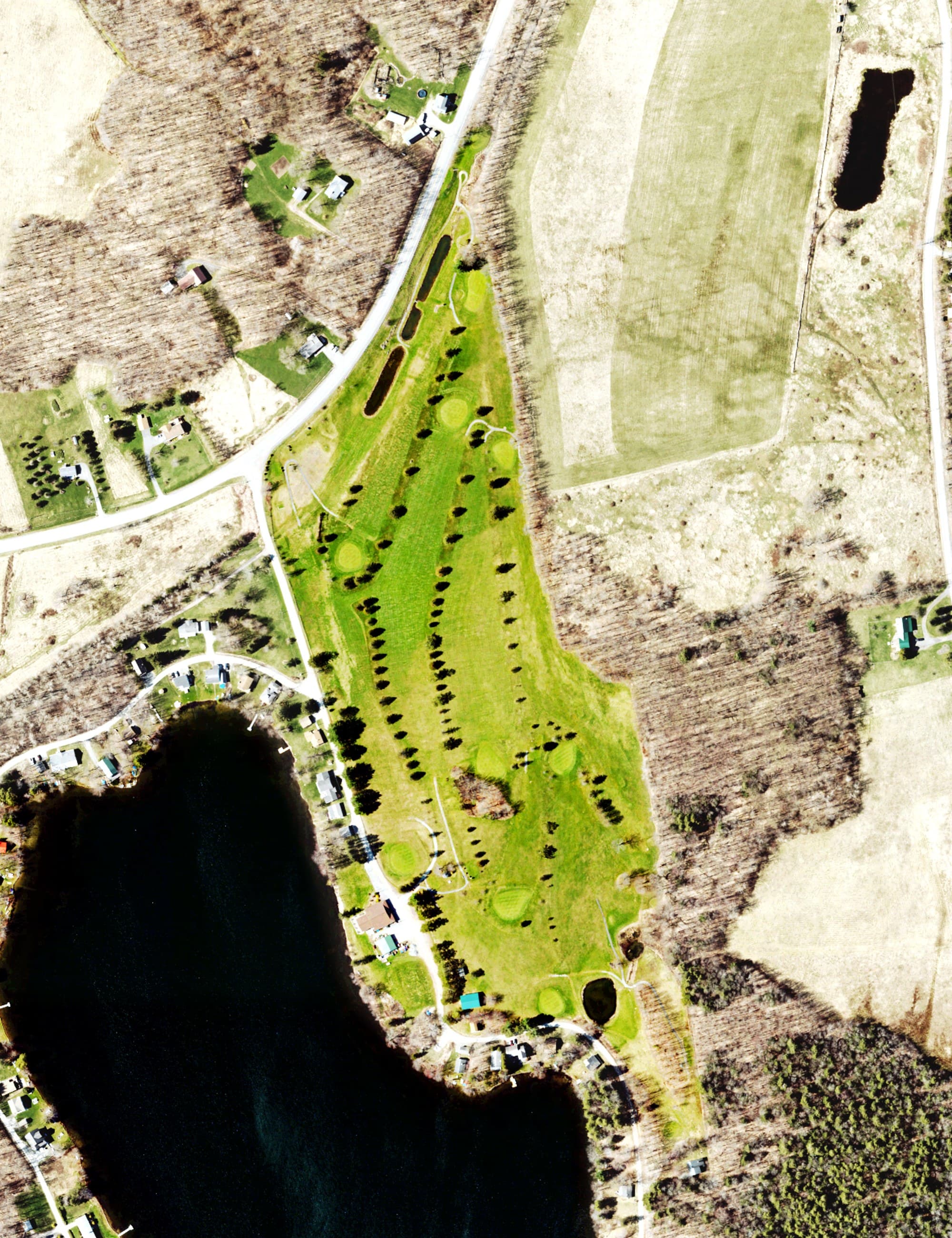 Aerial view of Lake Lorain Golf Course, PA, with its hole routing marked