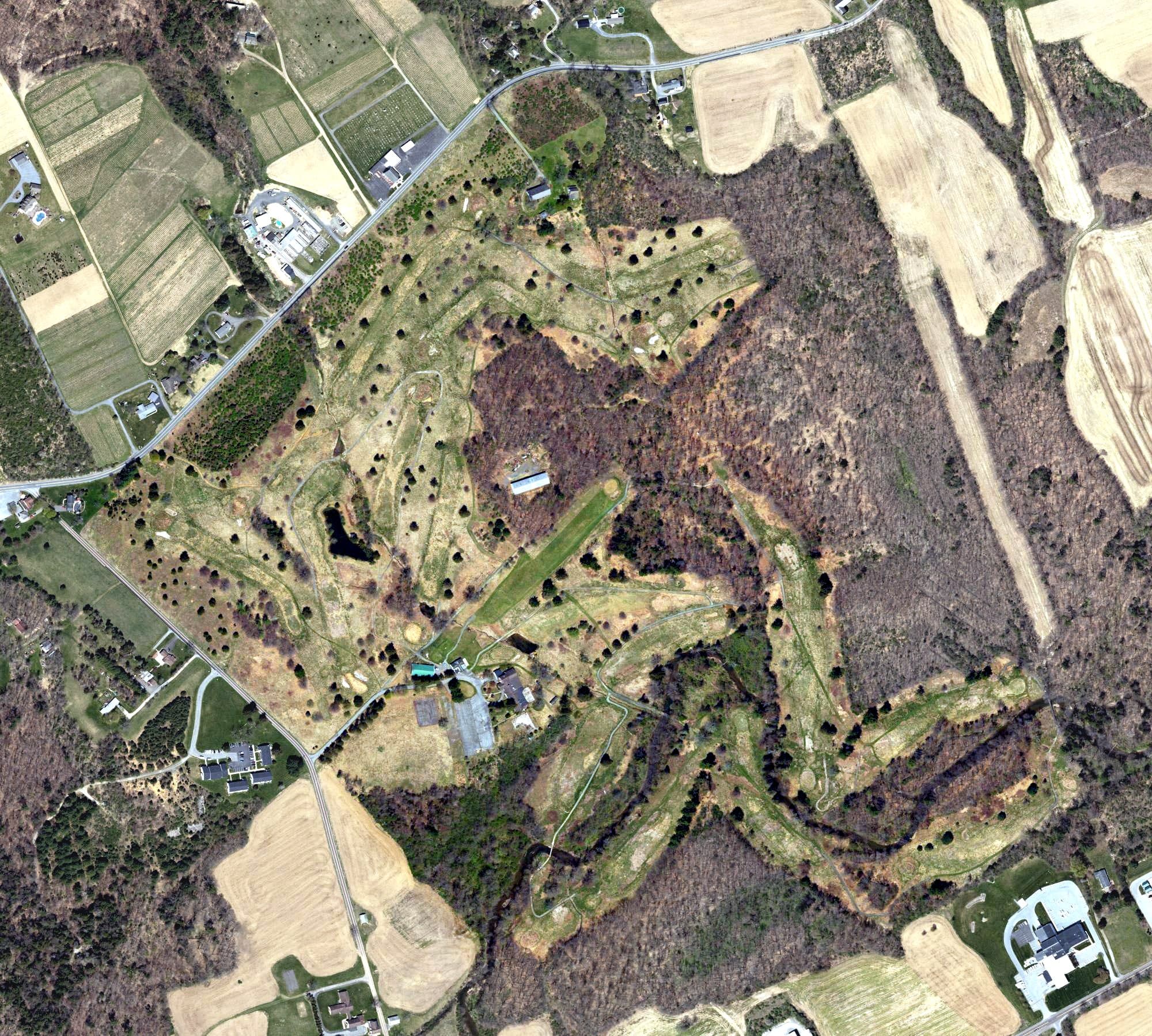 Aerial view of Mahoning Valley Country Club, PA, with its hole routing marked