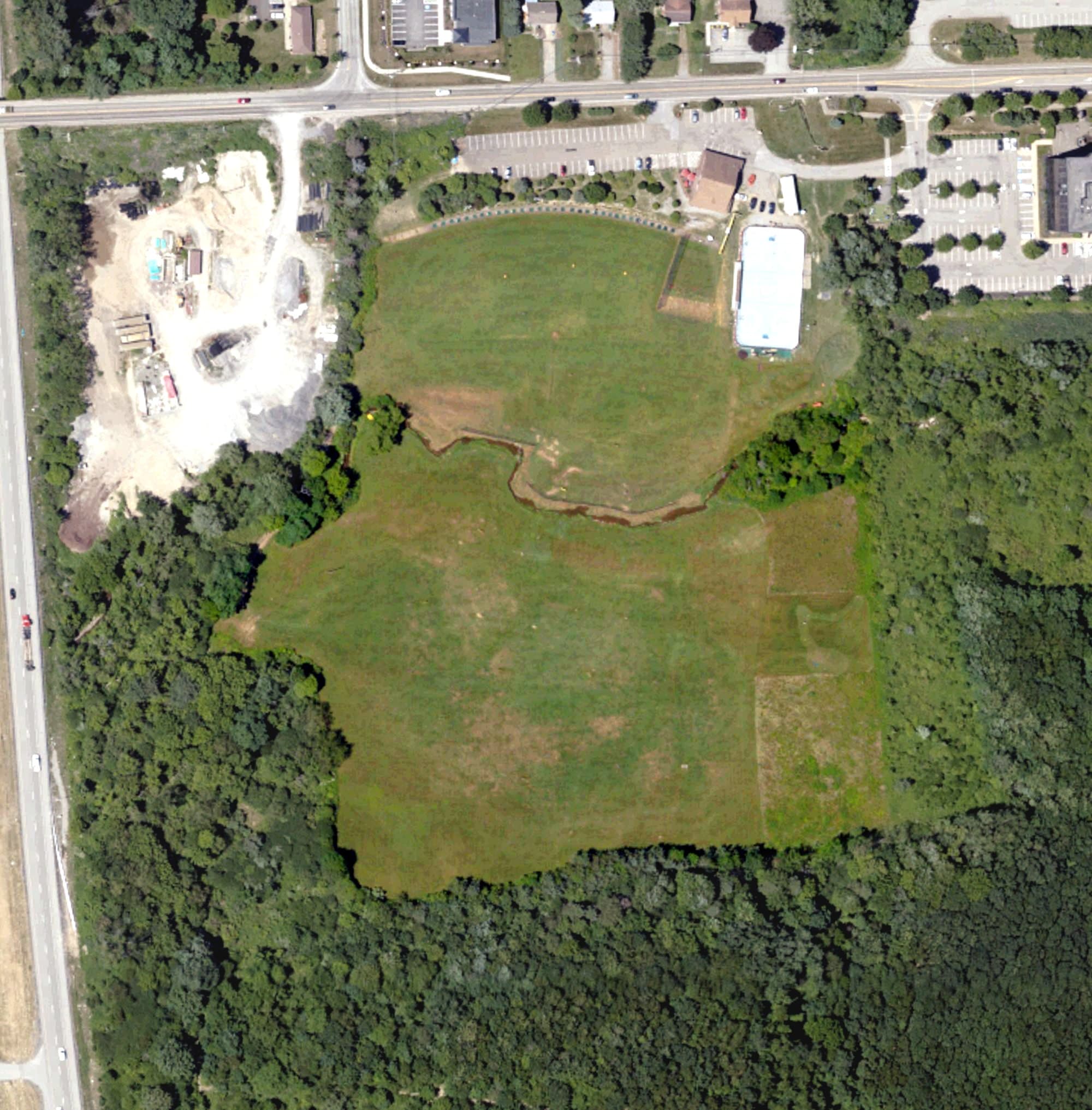 Aerial view of Rowan Road Driving Range, PA, with its hole routing marked