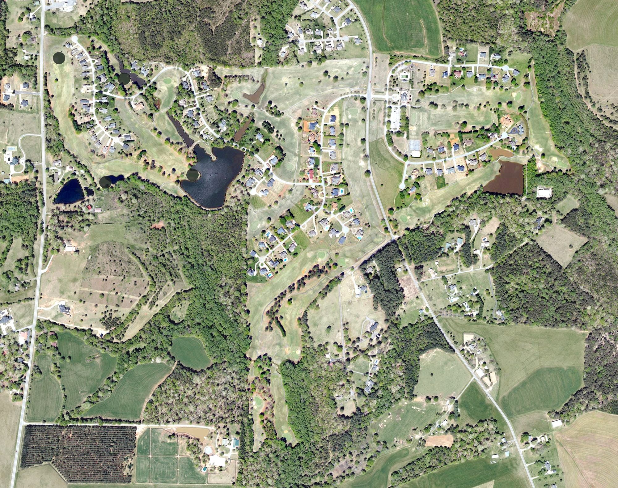 Aerial view of Links O'Tryon, SC, with its hole routing marked
