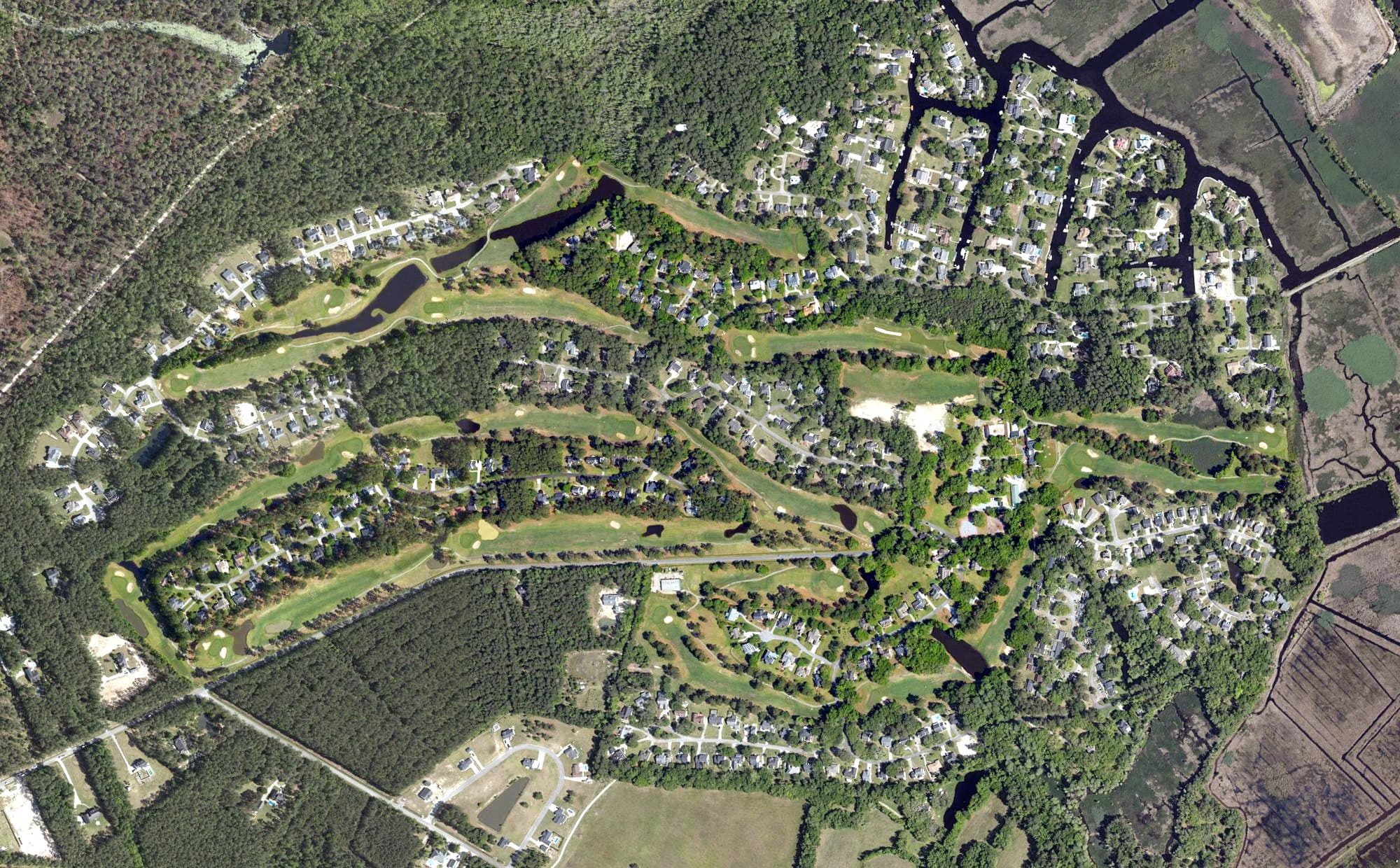 Aerial view of Wedgefield Plantation, SC, with its hole routing marked
