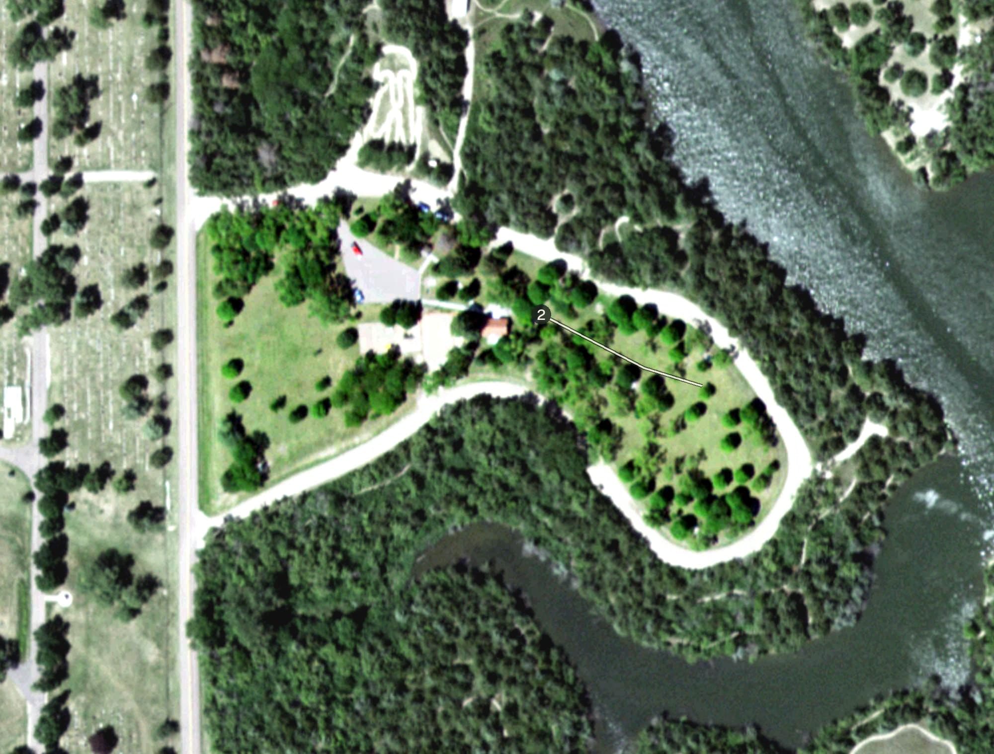 Aerial view of Kiwanis Disc Golf Course, SD, with its hole routing marked