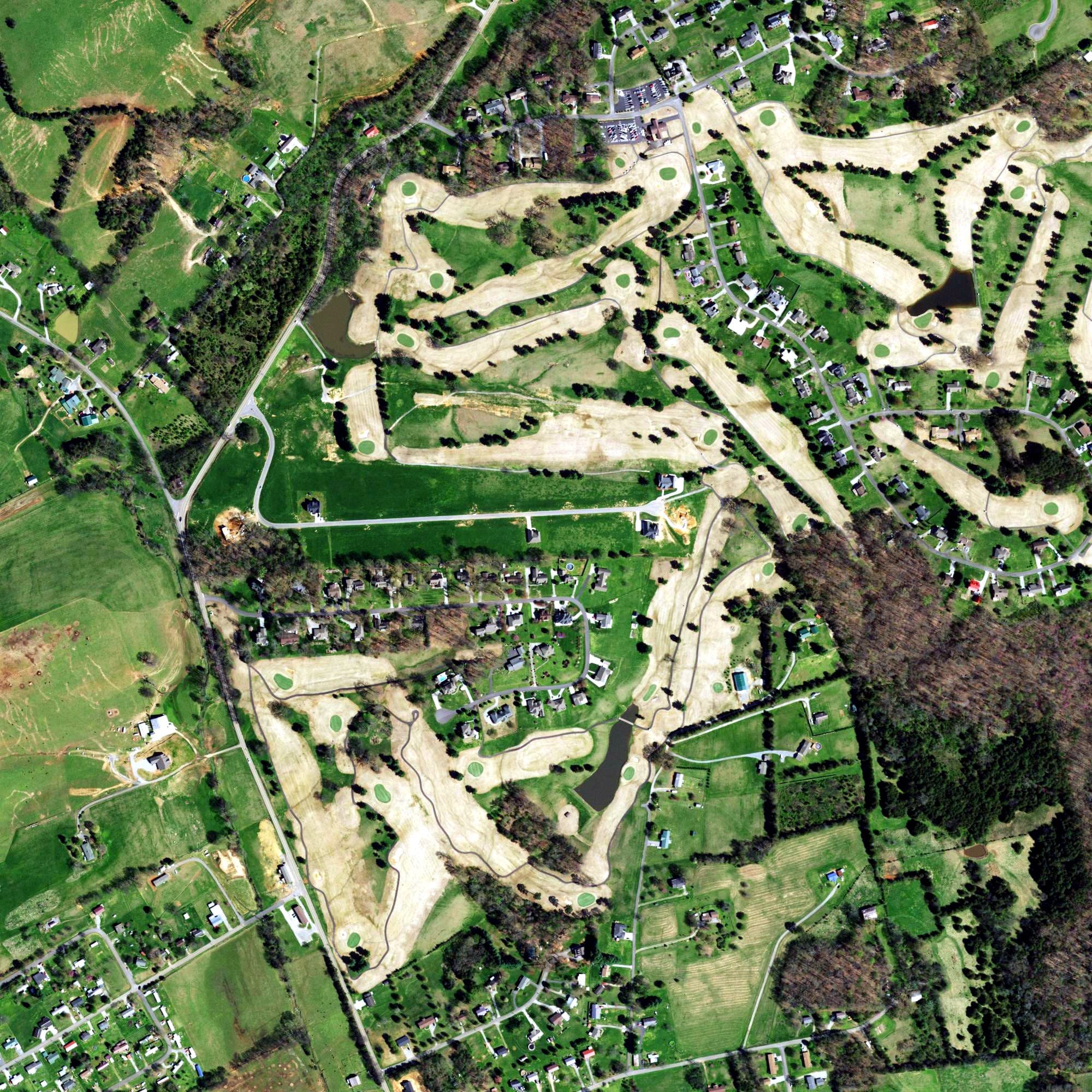 Aerial view of Dandridge Golf & Country Club, TN, with its hole routing marked
