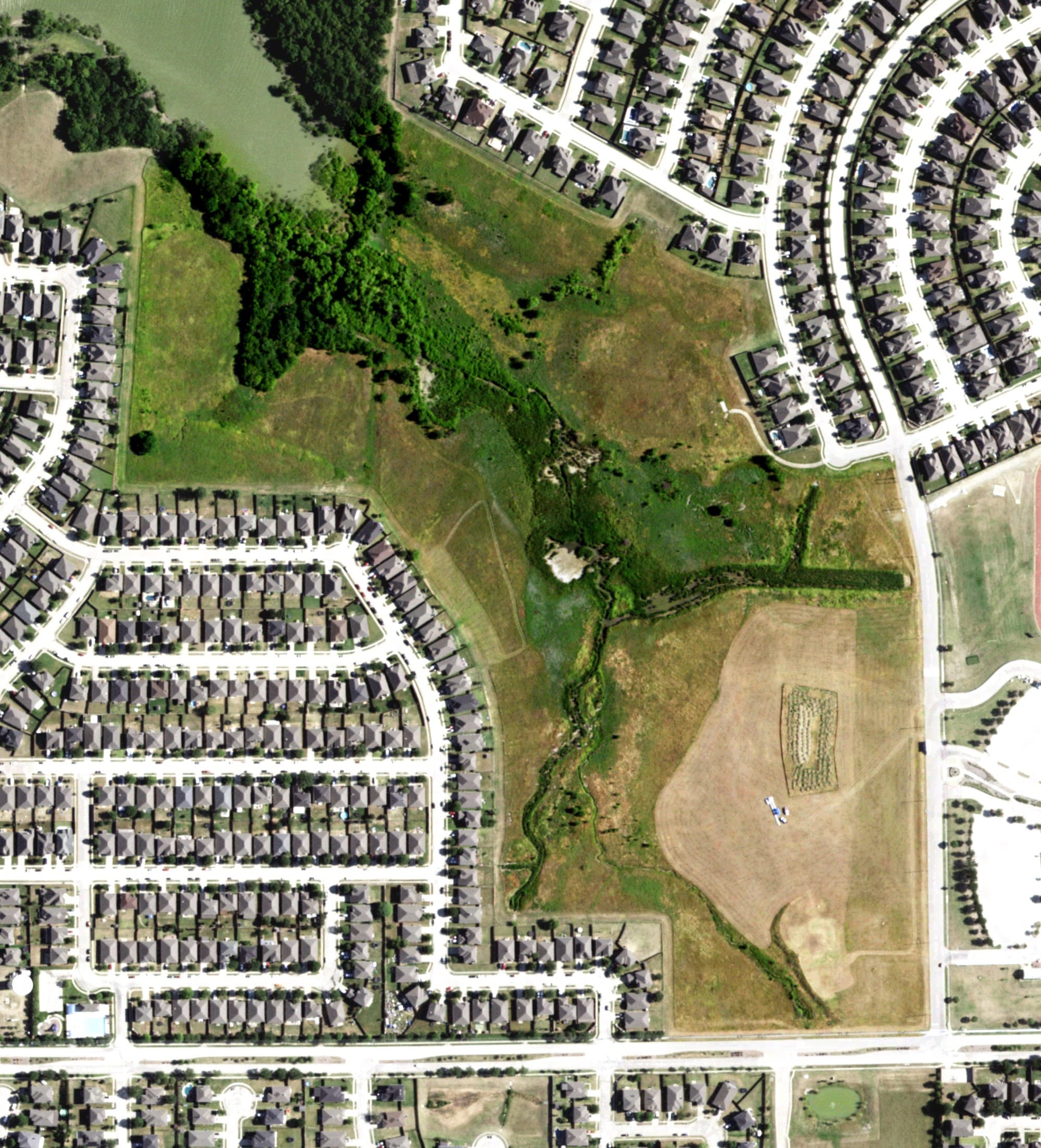 Aerial view of LEHS Golfing, TX, with its hole routing marked