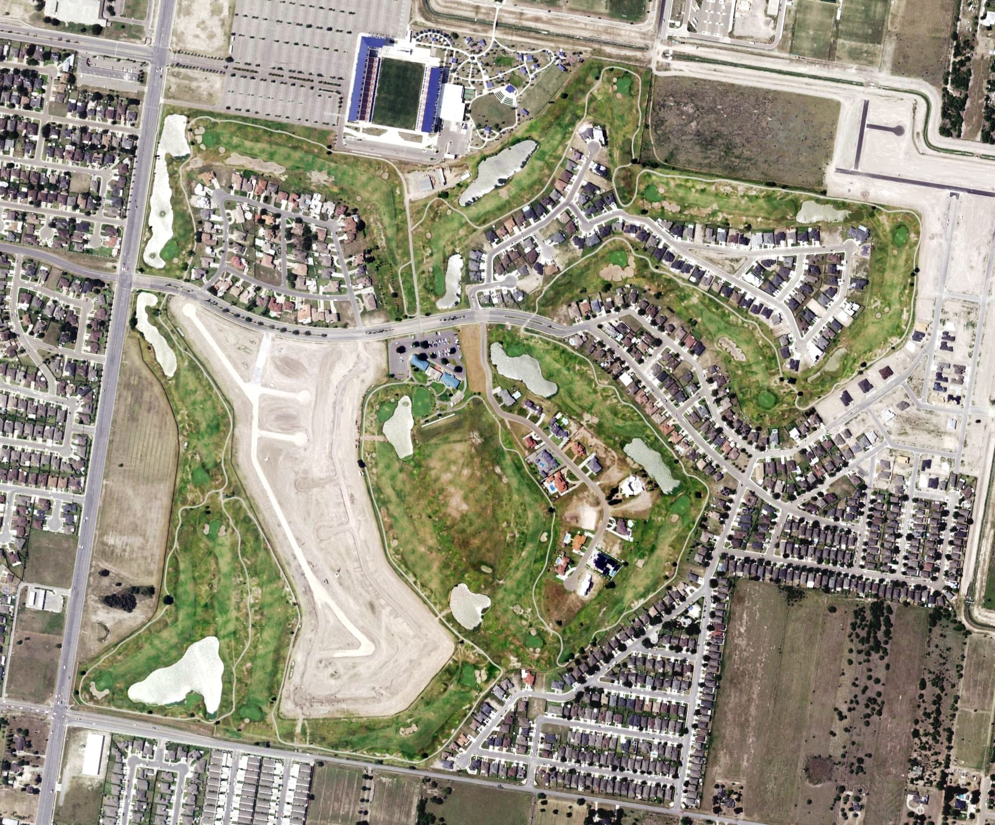Aerial view of Los Lagos Municipal Golf Course, TX, with its hole routing marked