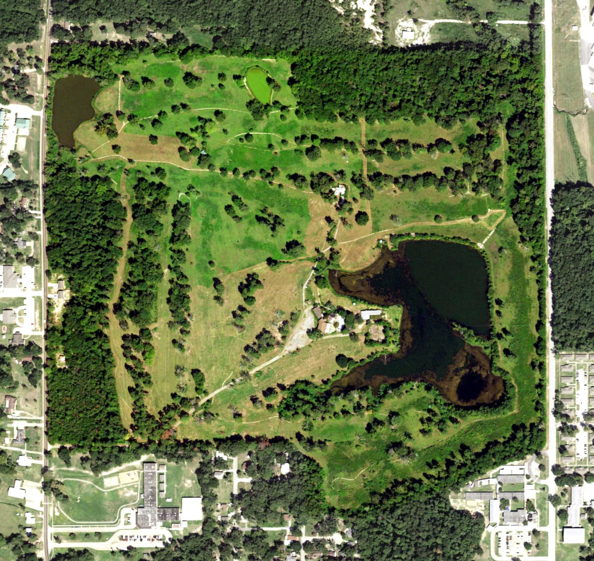 Aerial view of Lufkin Golf Club, TX, with its hole routing marked
