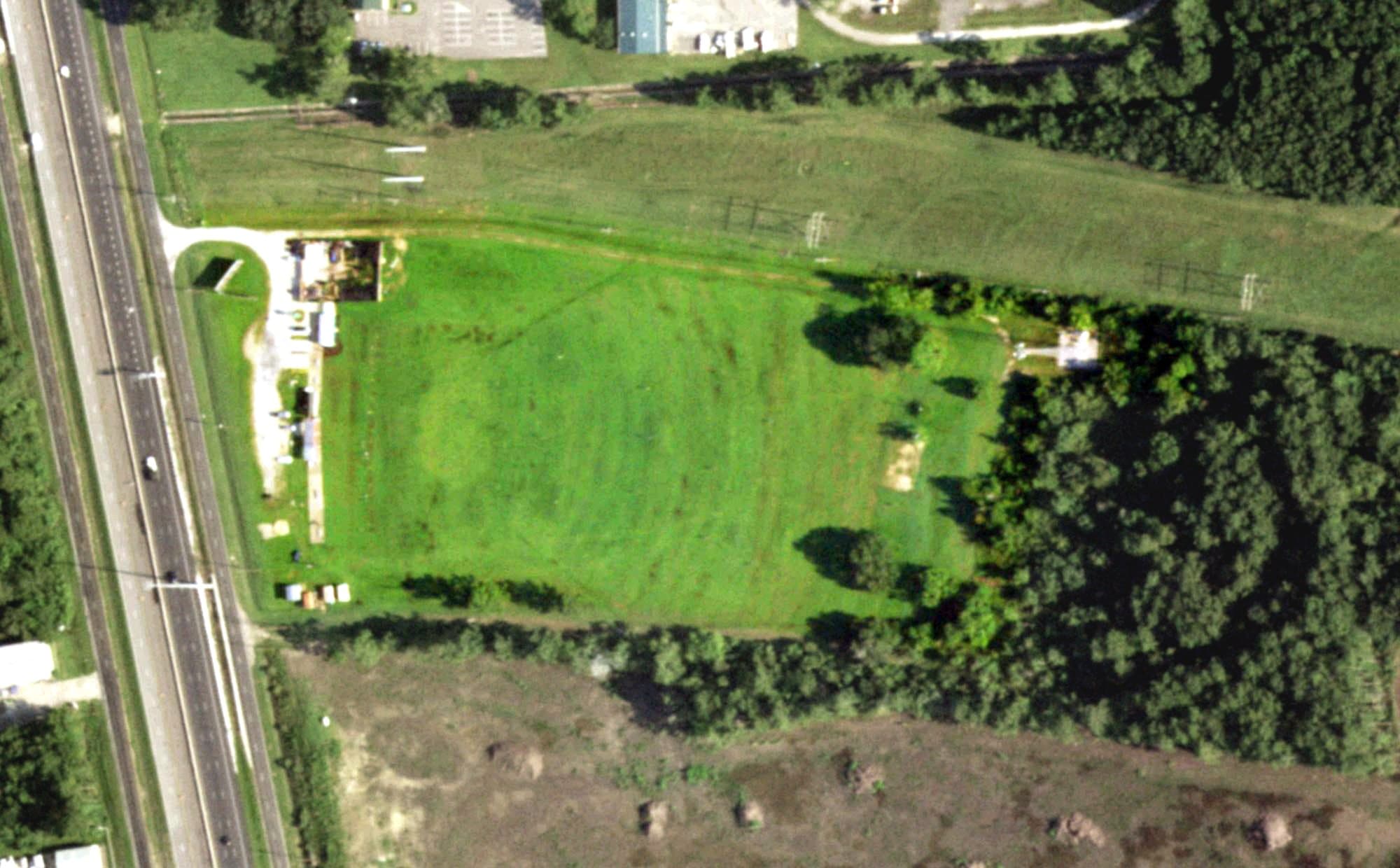 Aerial view of Mulligans Golf Range, TX, with its hole routing marked