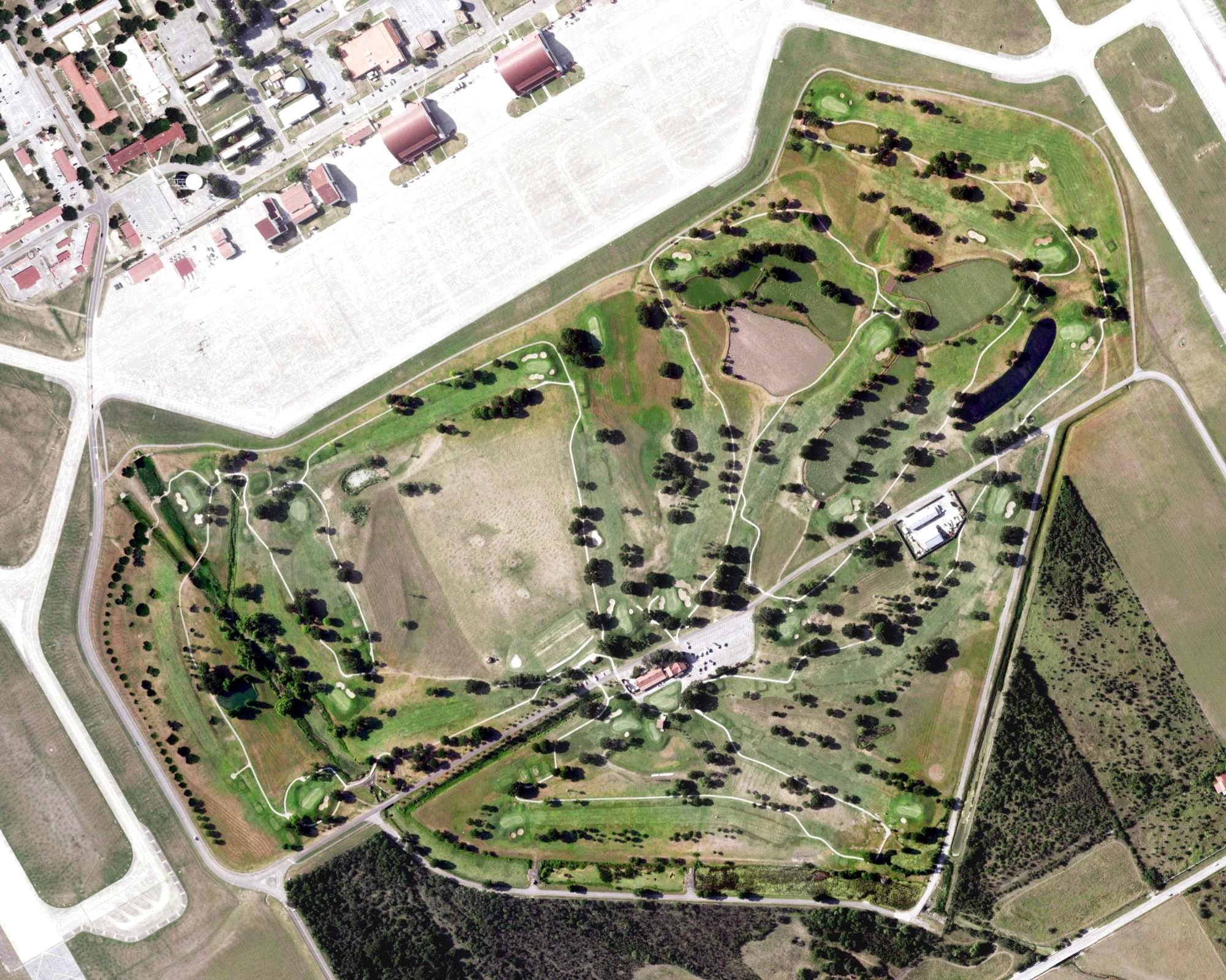 Aerial view of Randolph Oaks, TX, with its hole routing marked