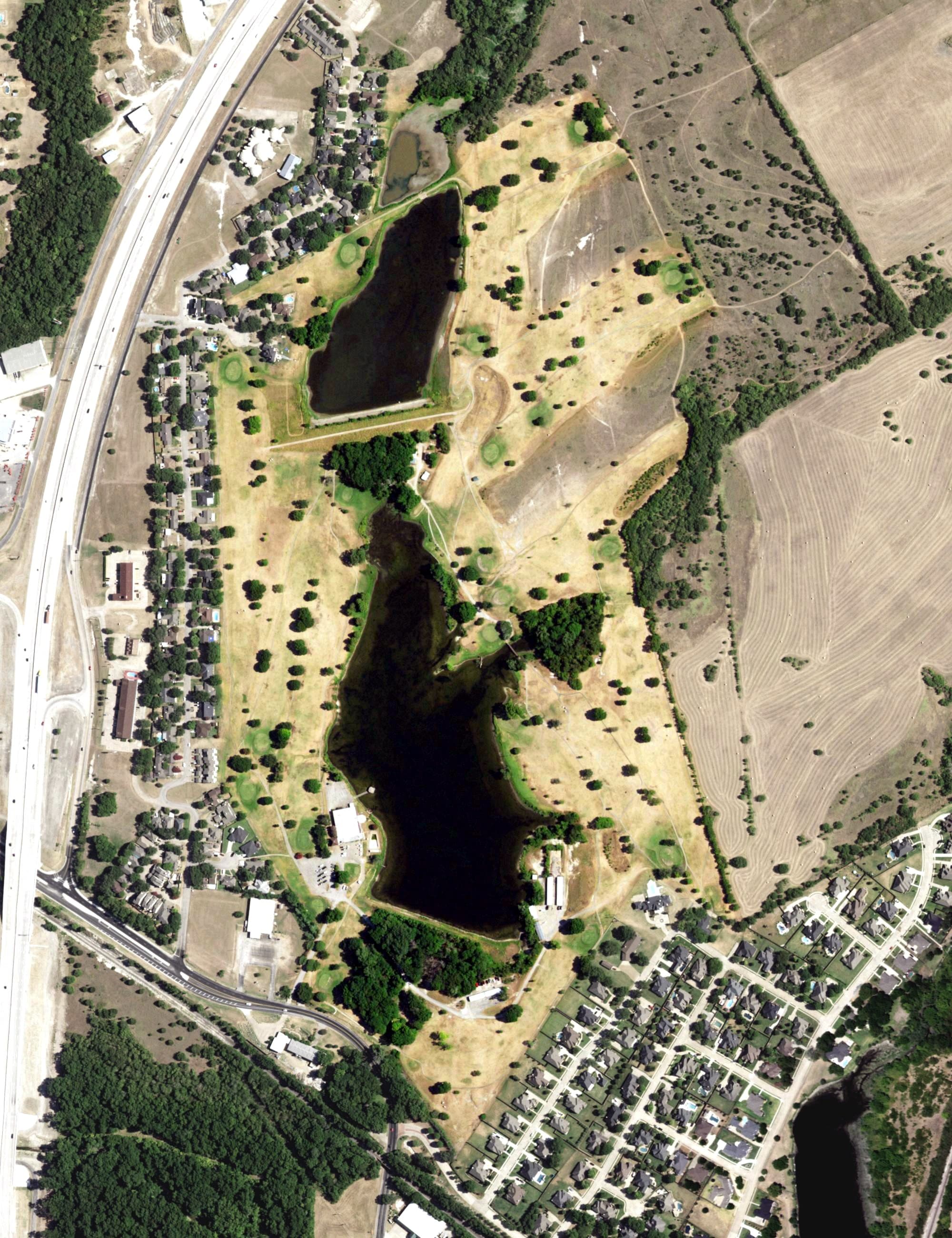 Aerial view of Waxahachie Country Club, TX, with its hole routing marked