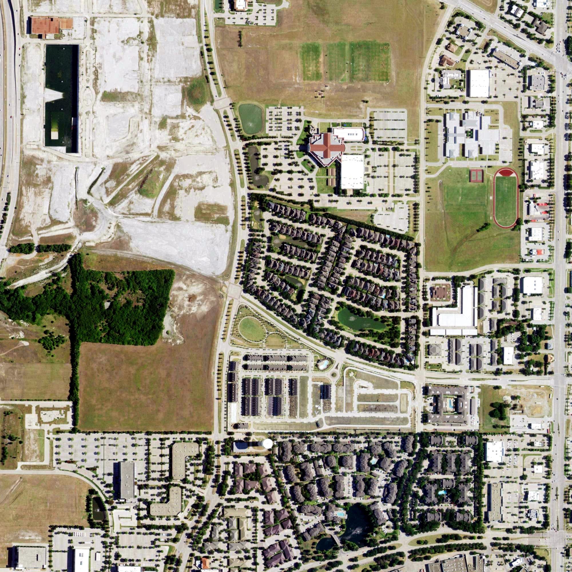 Aerial view of Willow Pond Golf Course, TX, with its hole routing marked