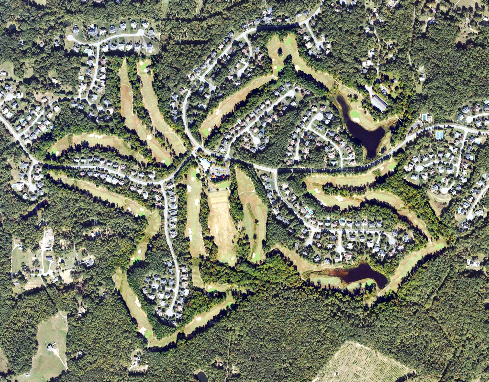 Aerial view of Augustine Golf Course, VA, with its hole routing marked