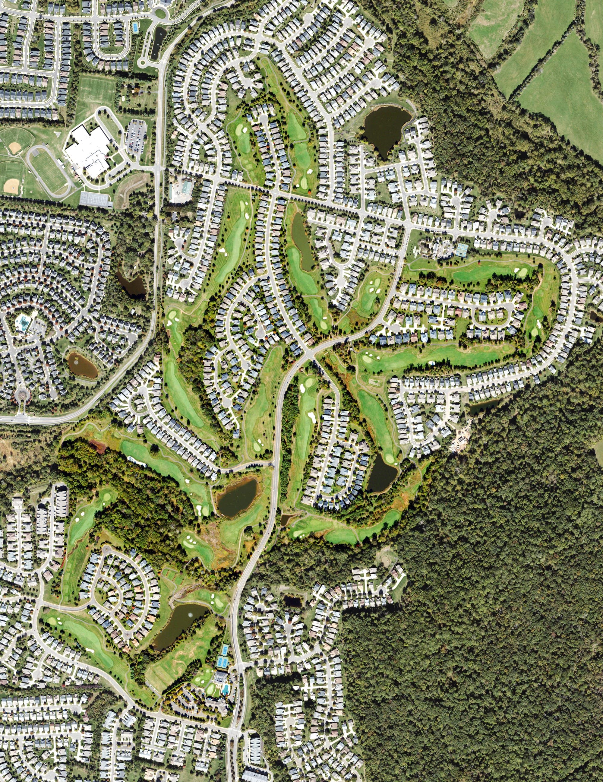 Aerial view of Heritage Hunt Golf & Country Club, VA, with its hole routing marked