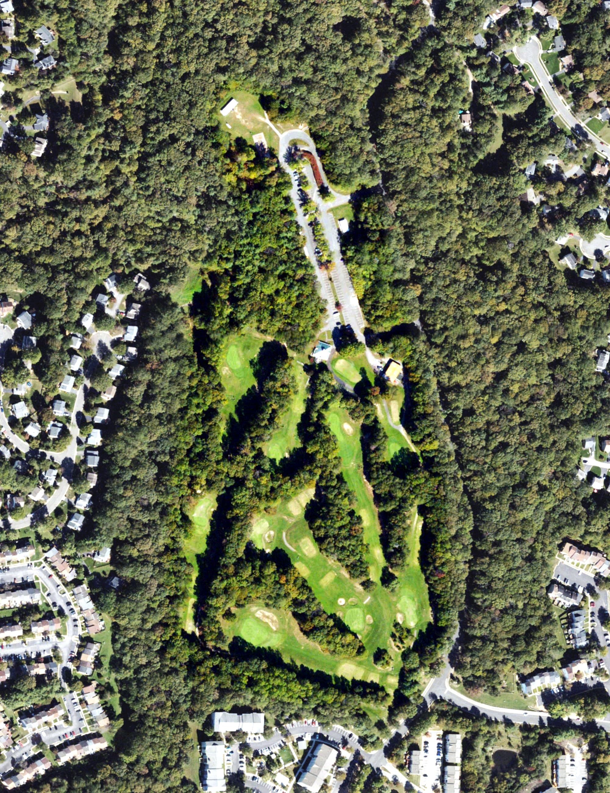 Aerial view of Lake Ridge Golf Course, VA, with its hole routing marked