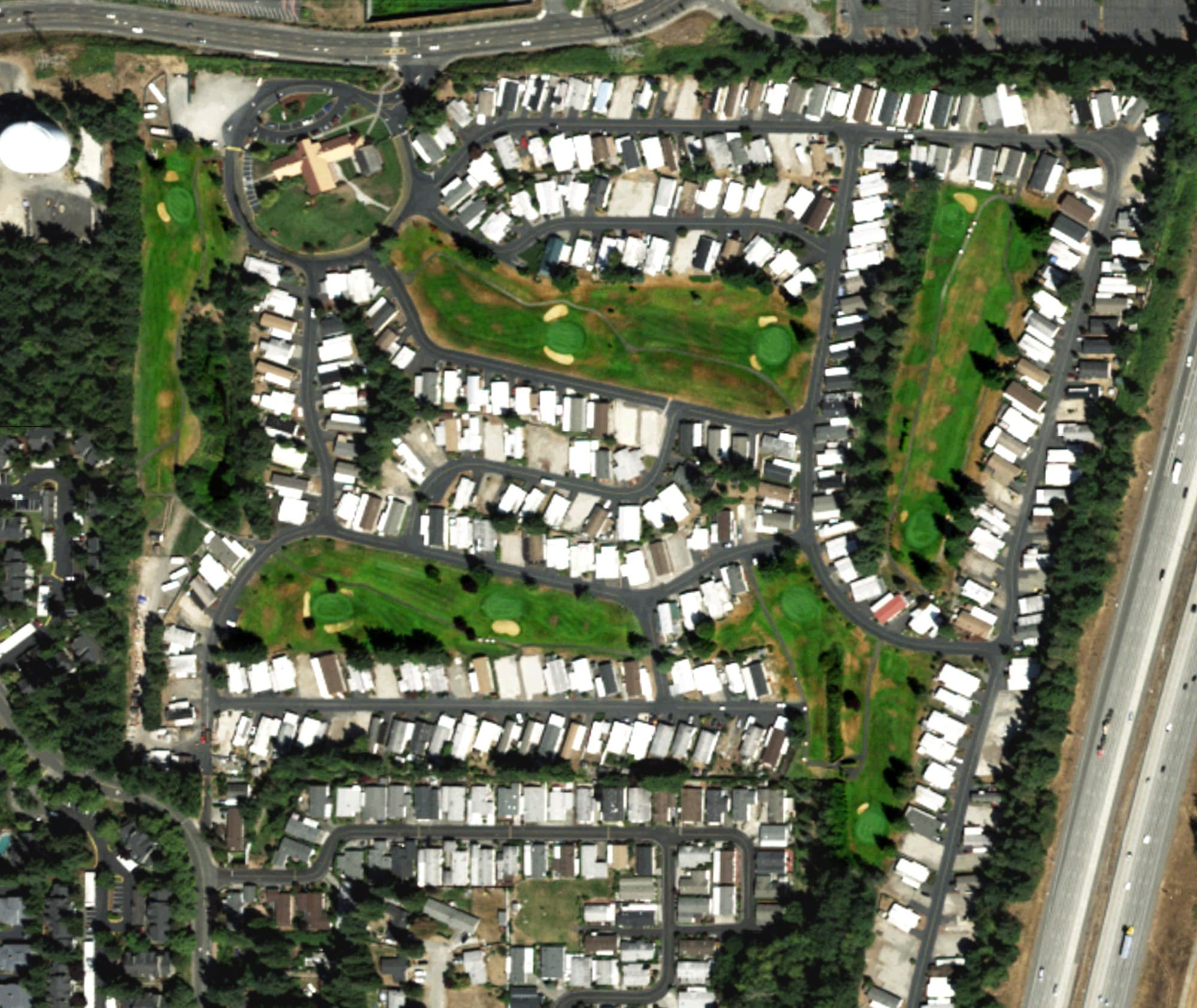 Aerial view of Belmor Park Golf & Country Club, WA, with its hole routing marked