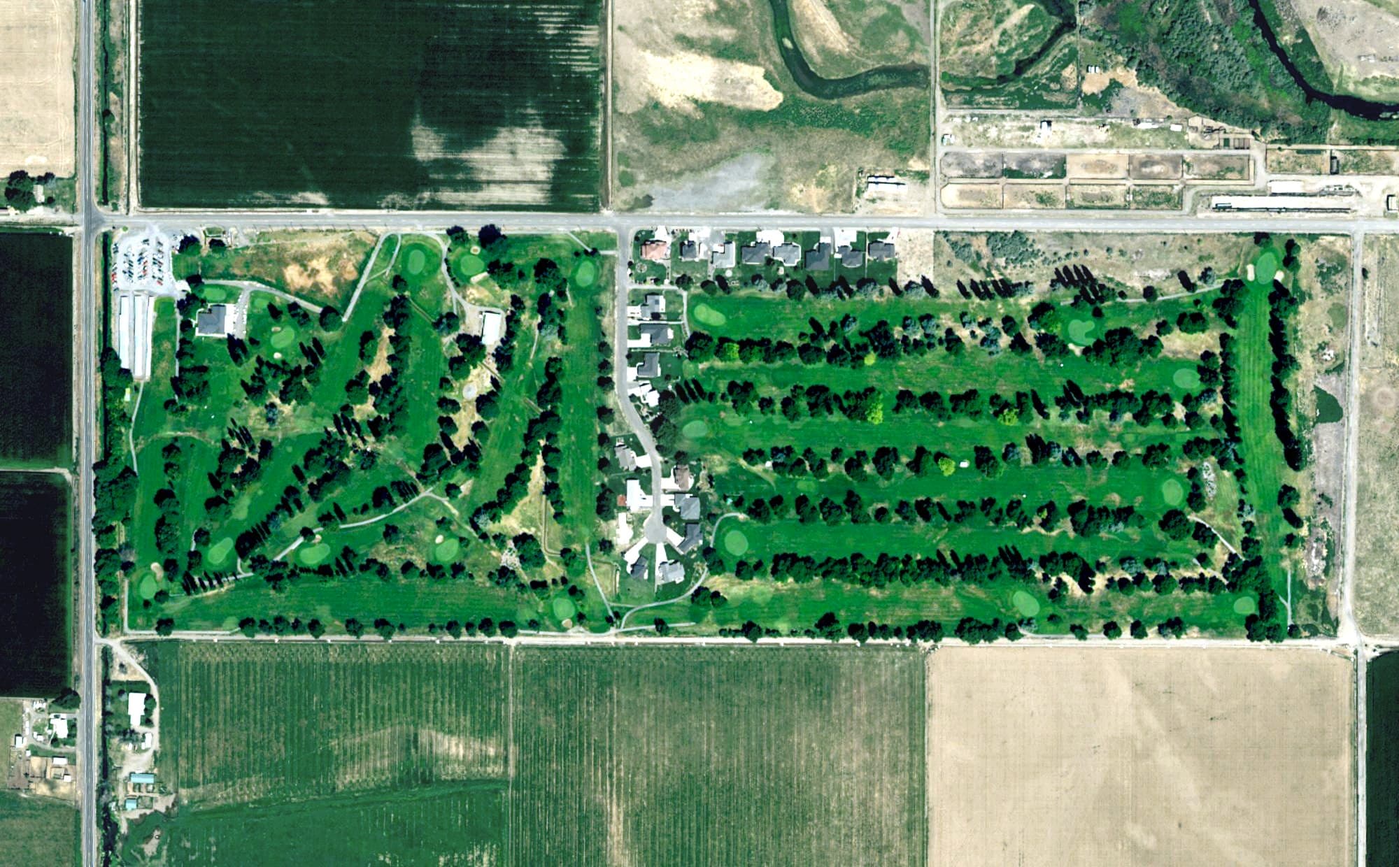 Aerial view of Mount Adams Country Club, WA, with its hole routing marked
