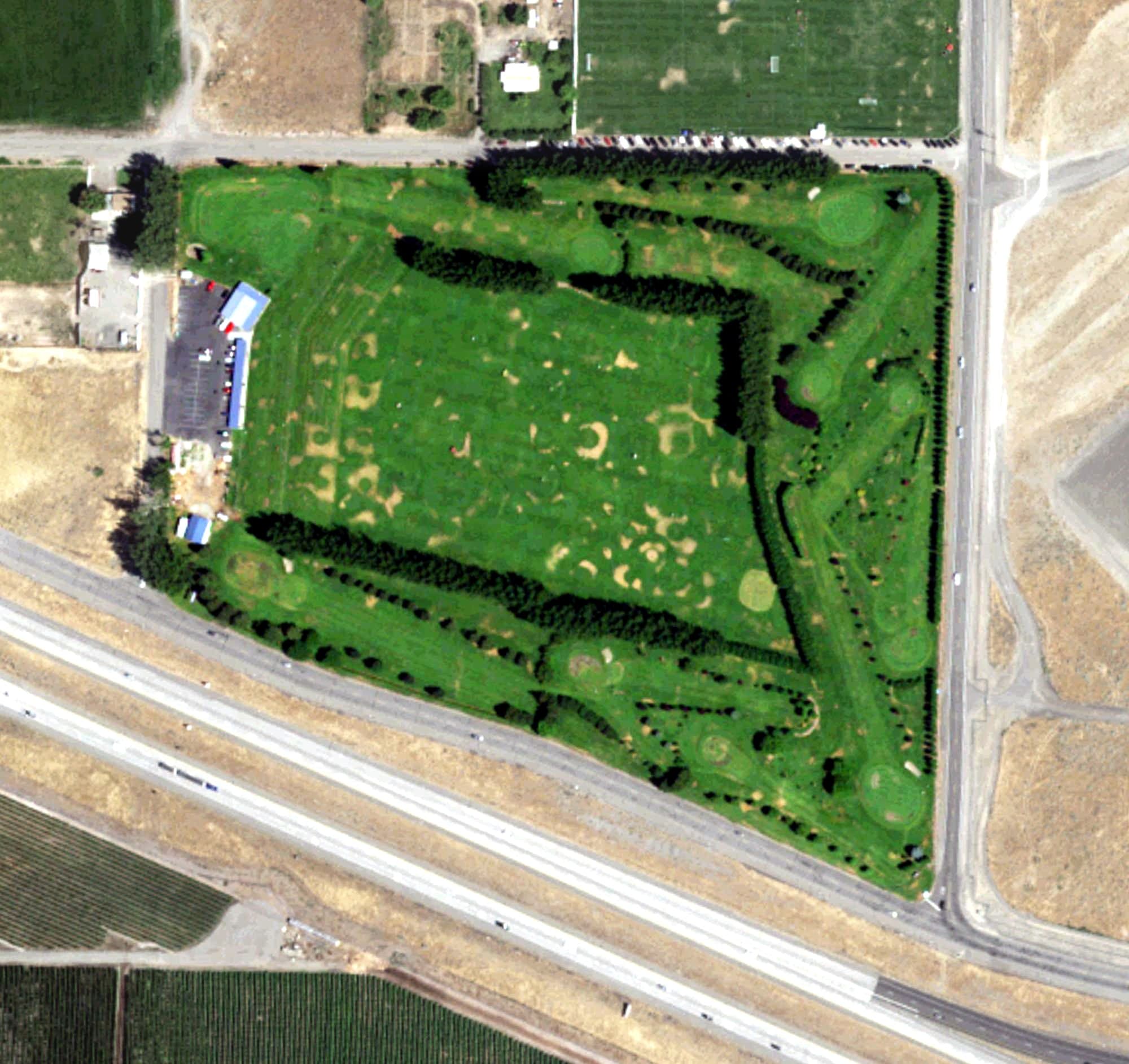 Aerial view of Pasco Golfland, WA, with its hole routing marked