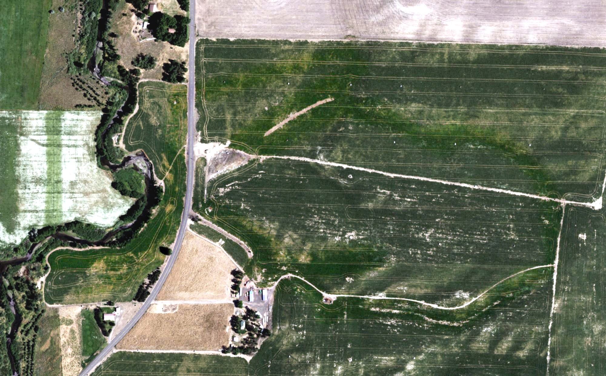 Aerial view of Pheasant Creek Golf Course, WA, with its hole routing marked