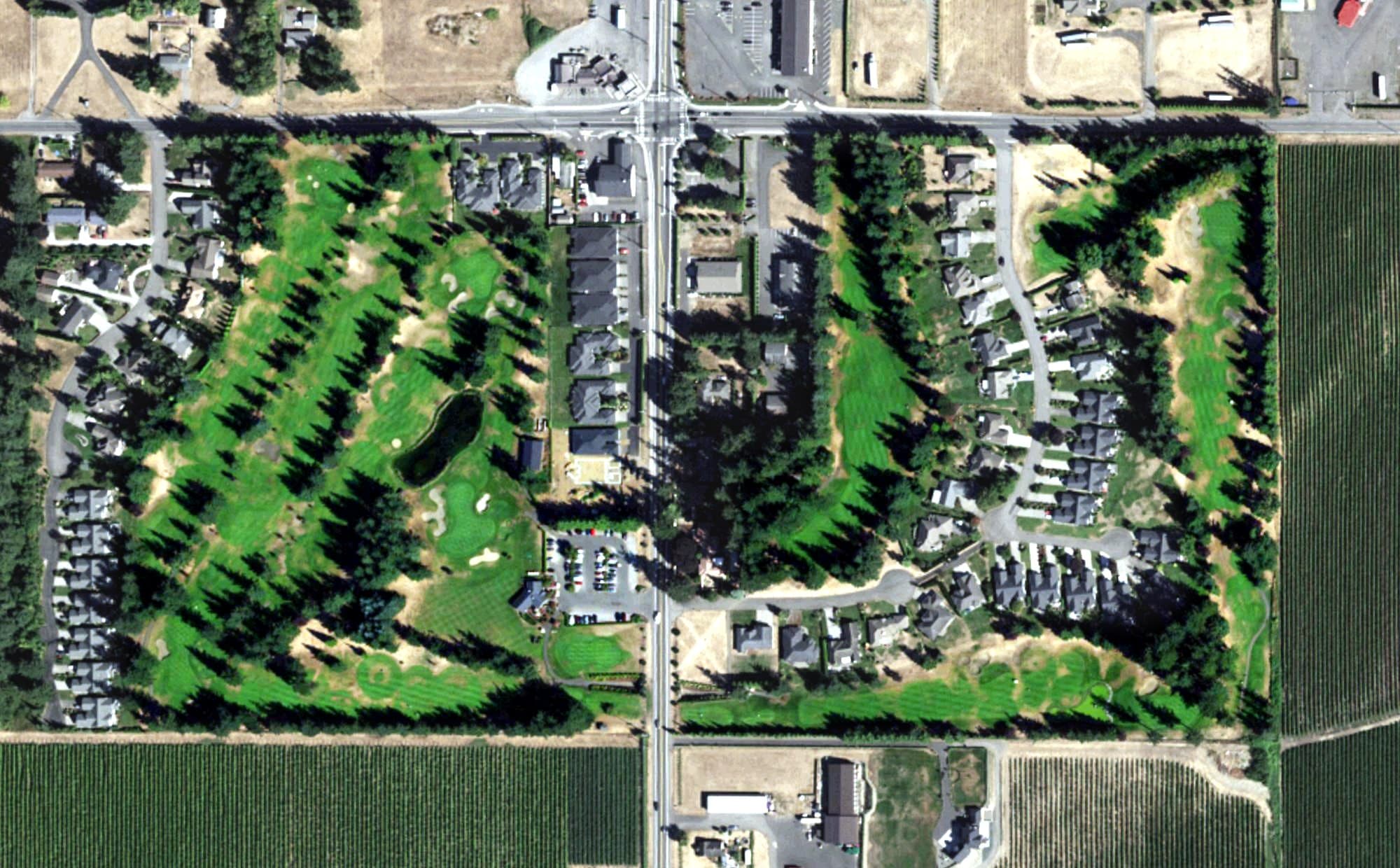Aerial view of Raspberry Ridge Golf Course, WA, with its hole routing marked