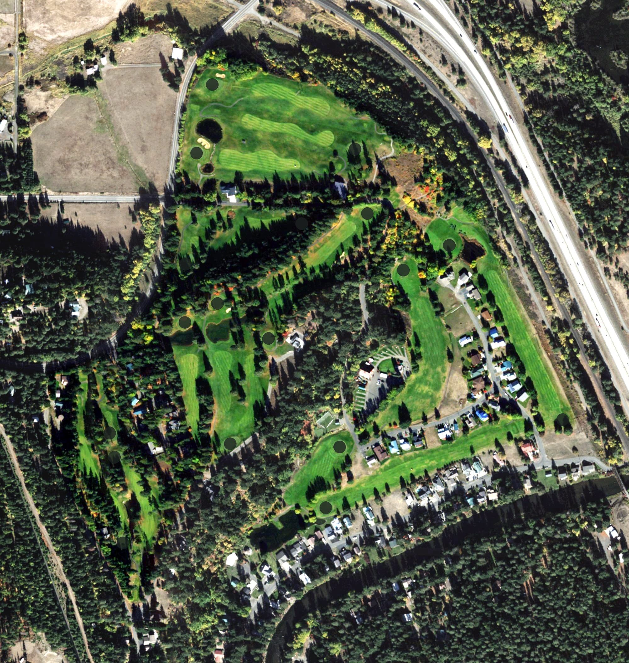 Aerial view of Sun Country Golf & RV Park, WA, with its hole routing marked