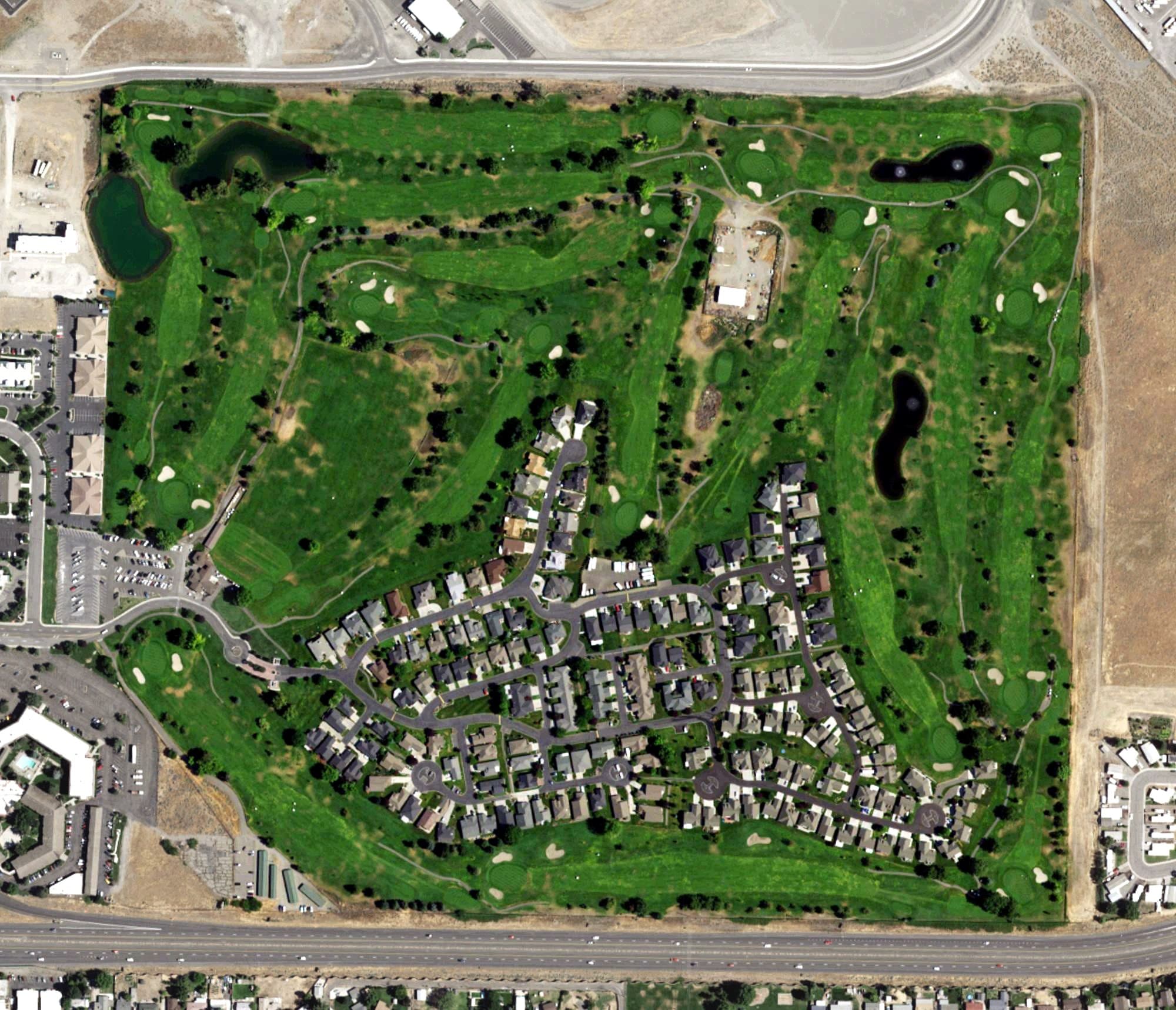 Aerial view of Sun Willows Golf Course, WA, with its hole routing marked