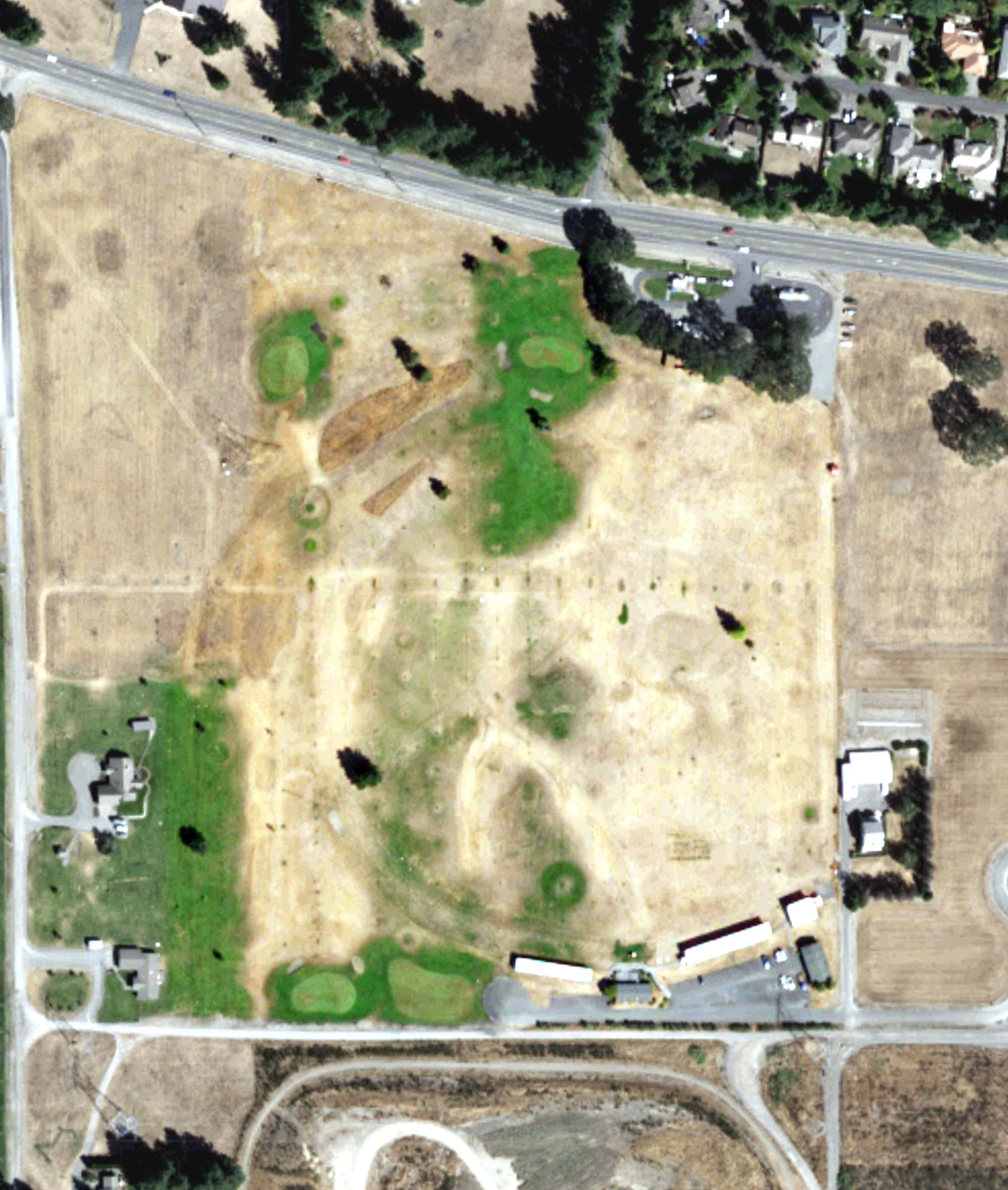 Aerial view of Tom's Golf Center, WA, with its hole routing marked