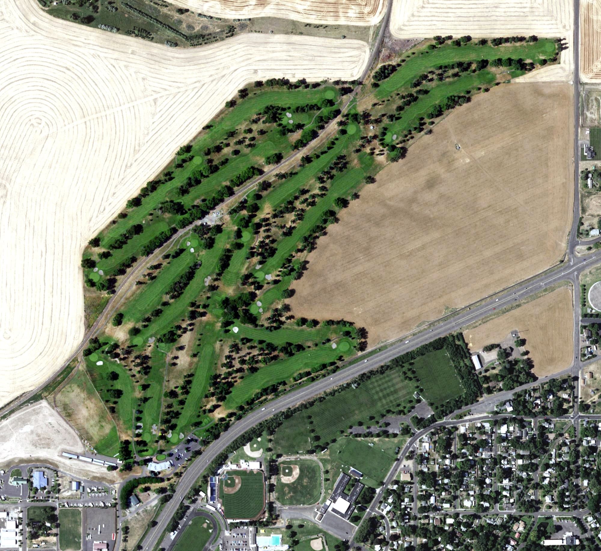 Aerial view of Veterans Memorial Golf Course, WA, with its hole routing marked