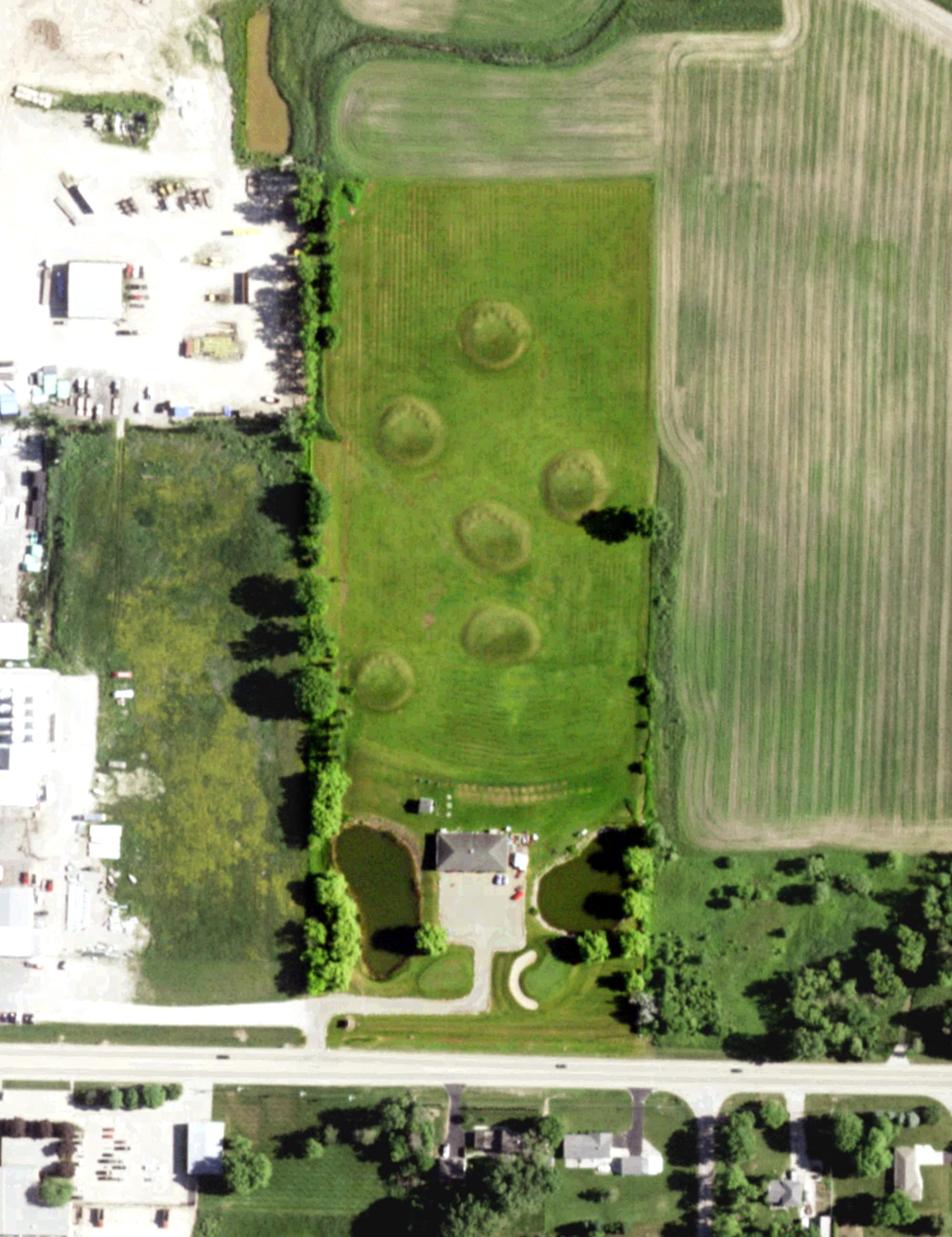 Aerial view of Bob Burns Golf, WI, with its hole routing marked
