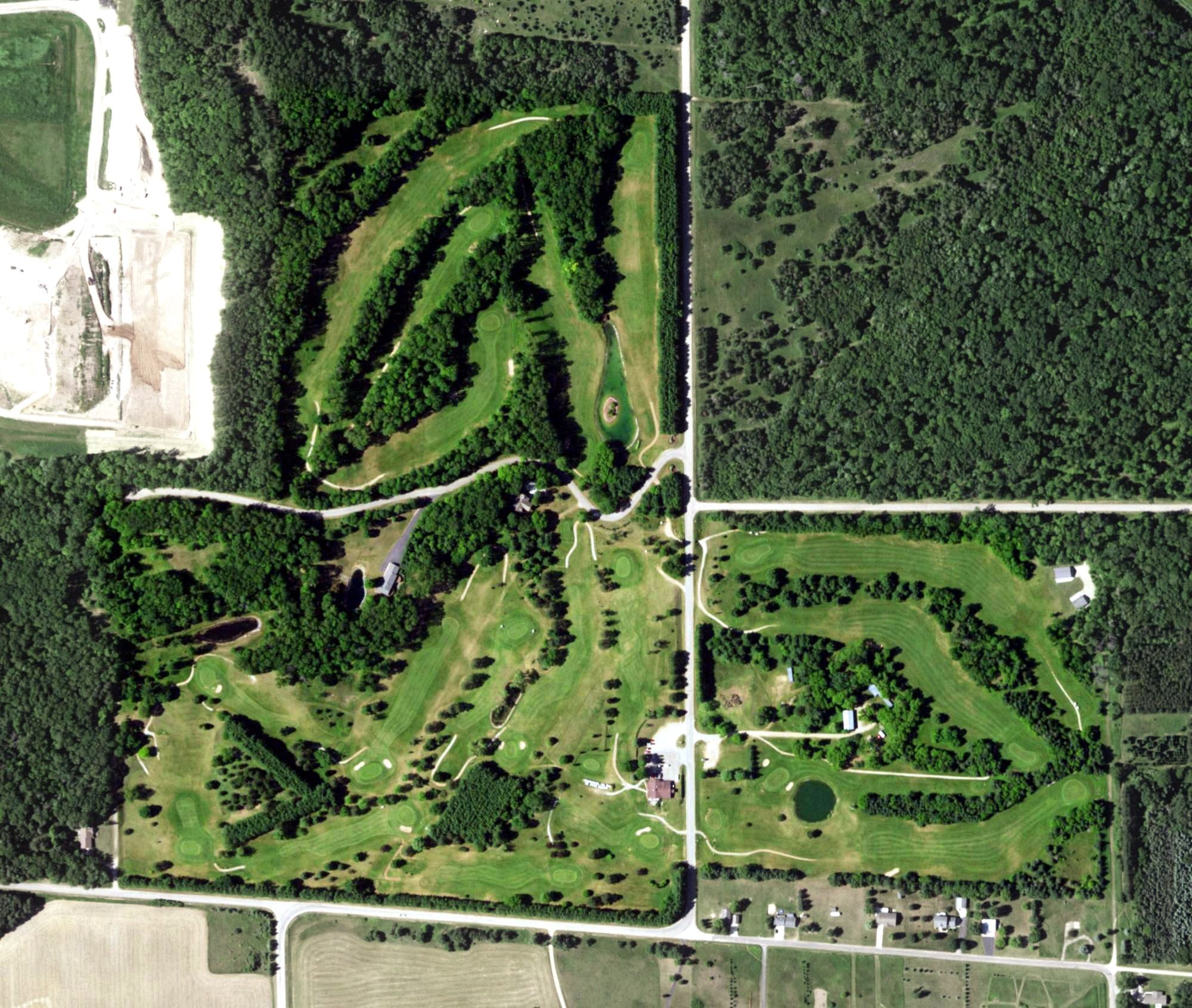 Aerial view of De Smidt's Golf Course & Country Club, WI, with its hole routing marked