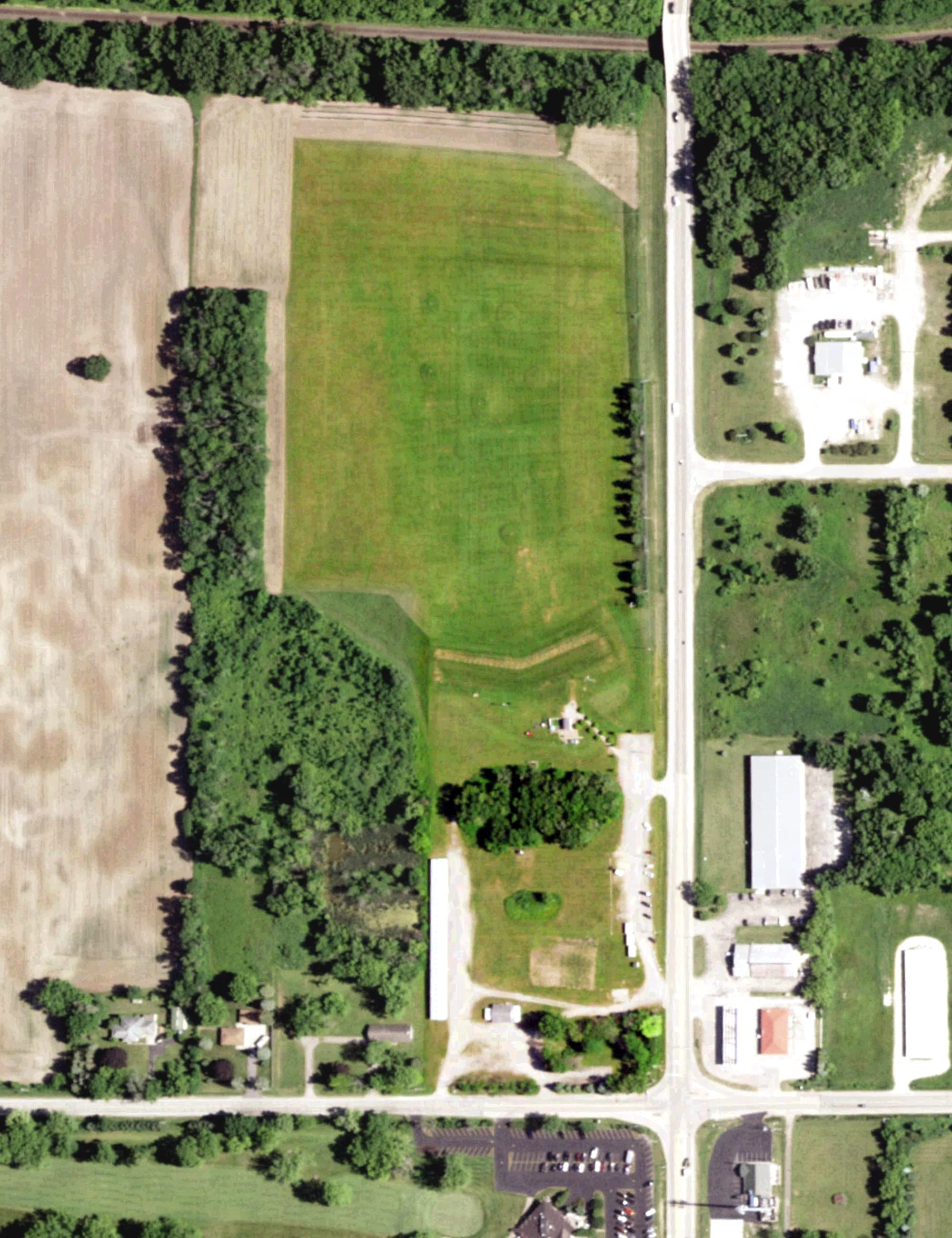 Aerial view of Mulligan's Fairway, WI, with its hole routing marked