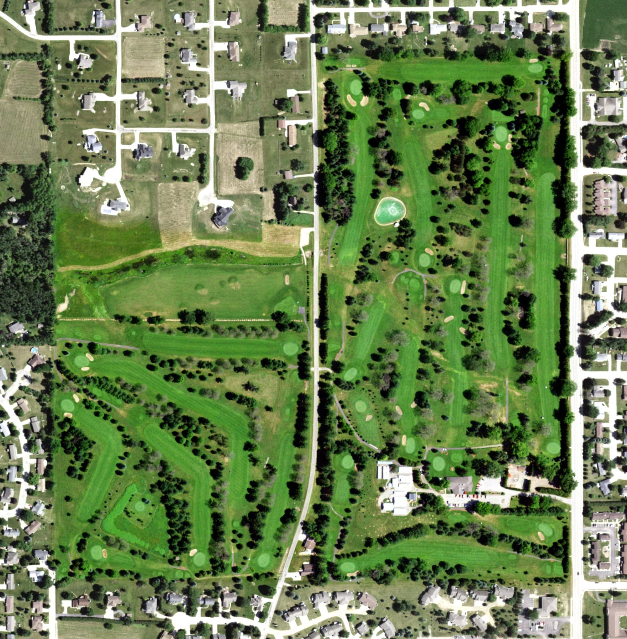 Aerial view of Platteville Golf and Country Club, WI, with its hole routing marked