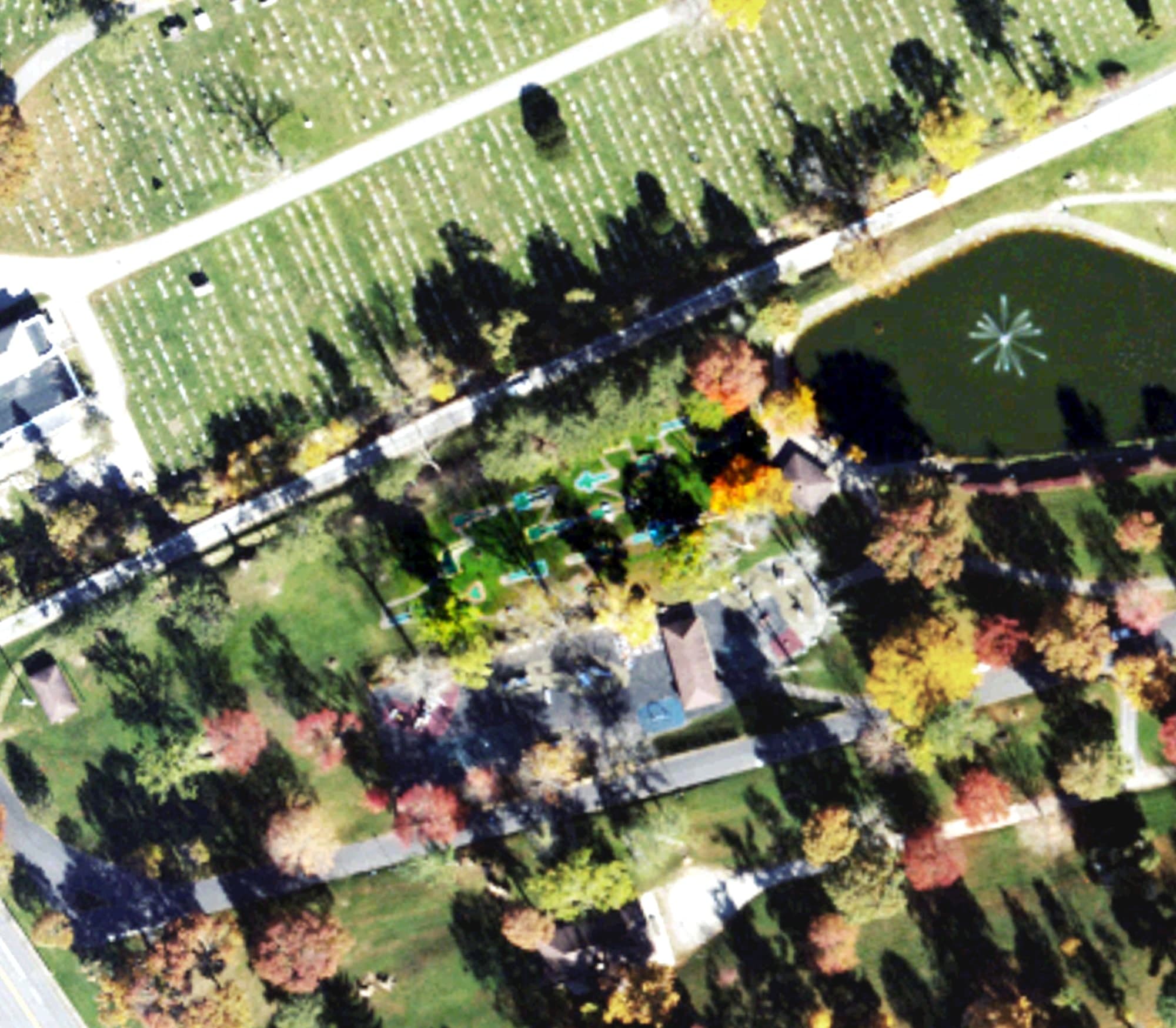 Aerial view of Wheeling Park Minature Golf, WV, with its hole routing marked